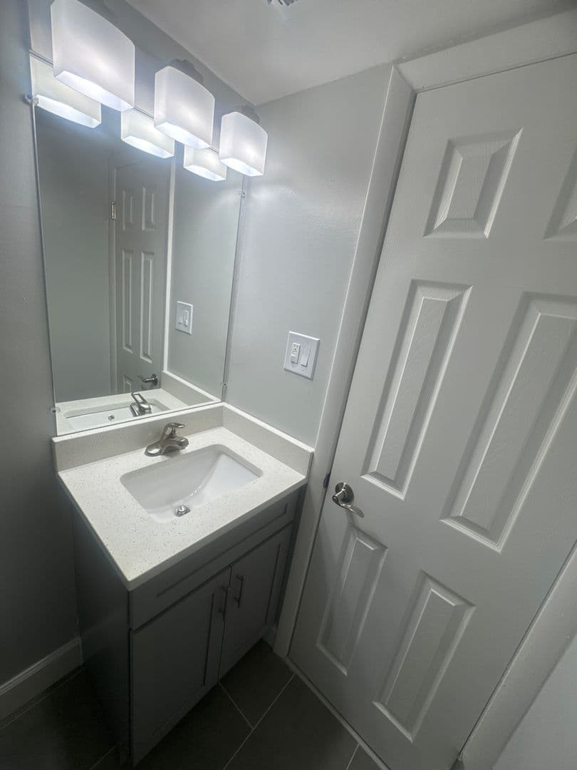 Silver Spring Apartment: 3331 Hewitt Ave