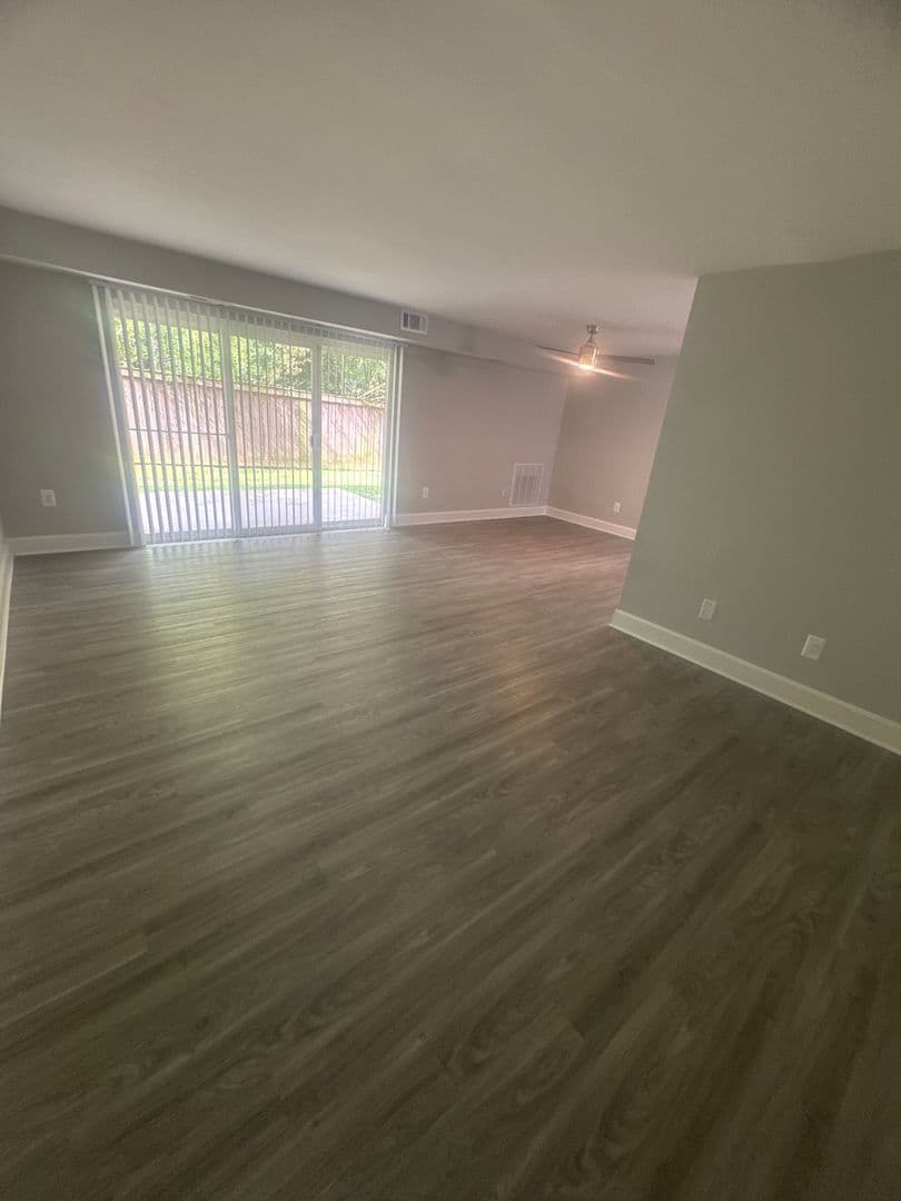Silver Spring Apartment: 3331 Hewitt Ave