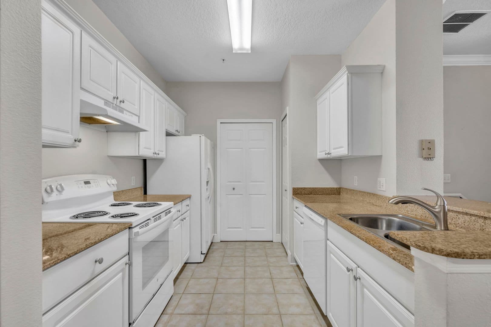 Winter Garden House: 200 Southern Pecan Cir