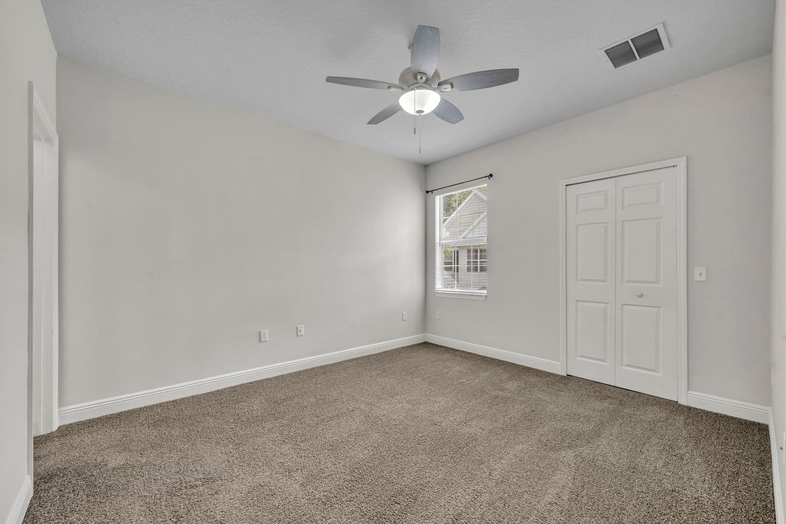 Winter Garden House: 200 Southern Pecan Cir