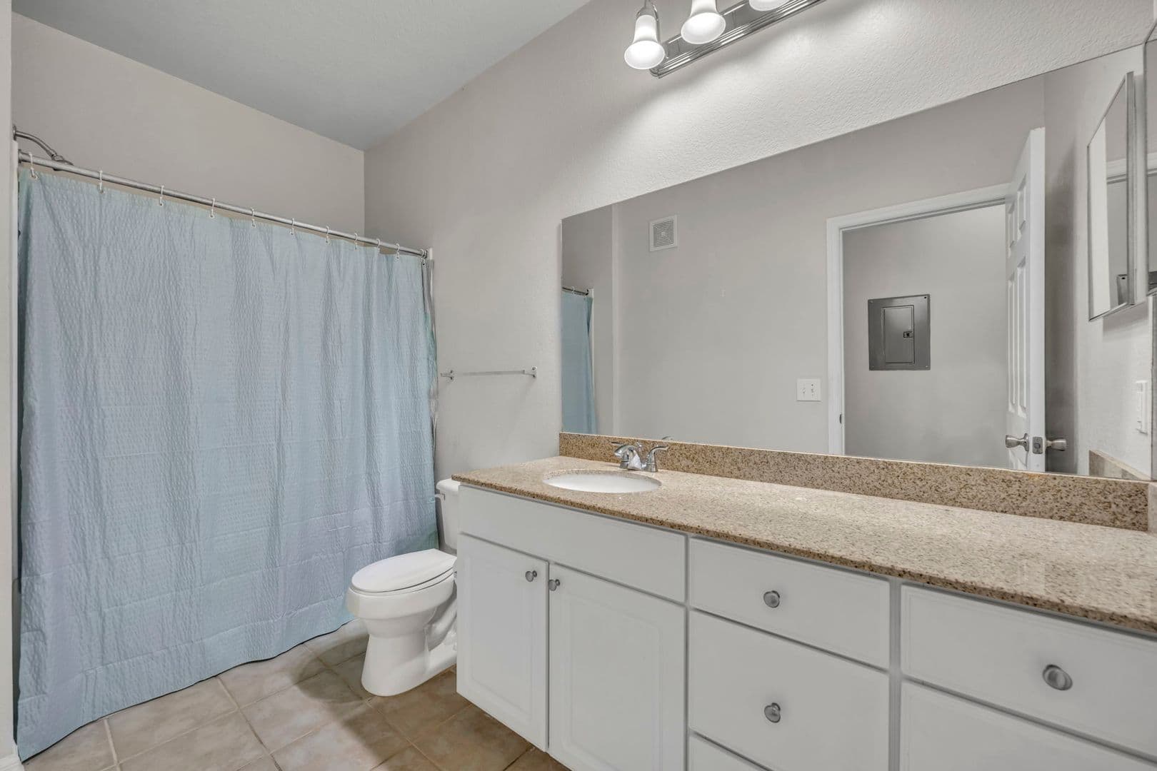 Winter Garden House: 200 Southern Pecan Cir