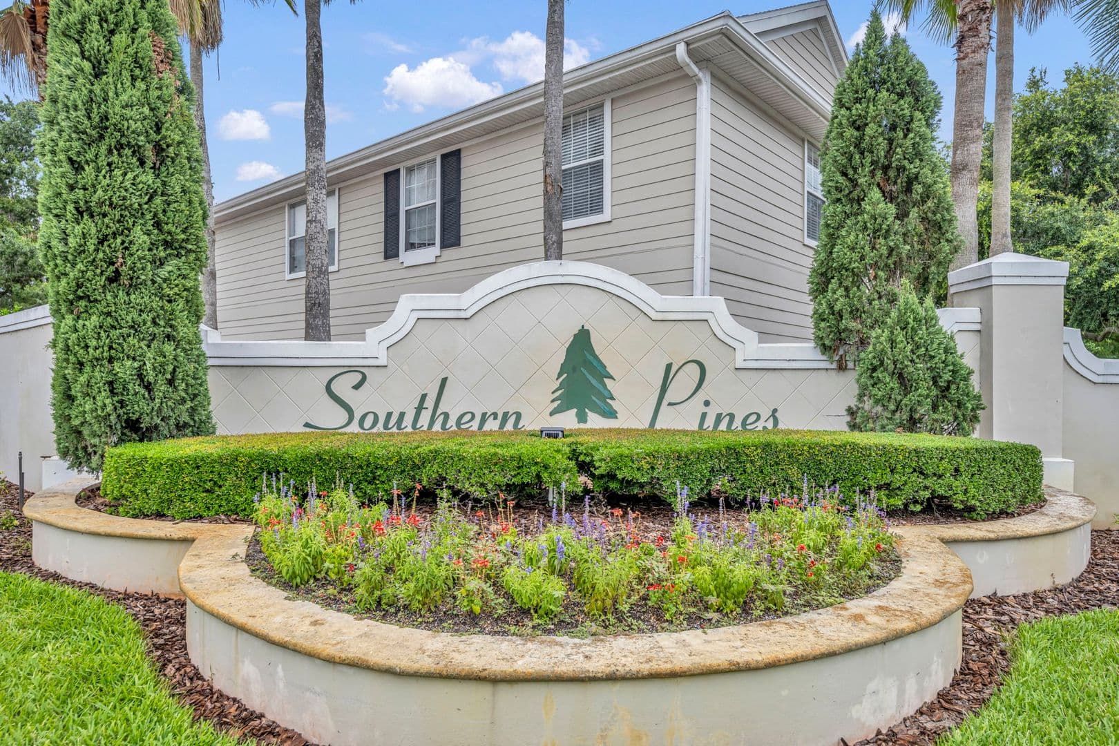 Winter Garden House: 200 Southern Pecan Cir