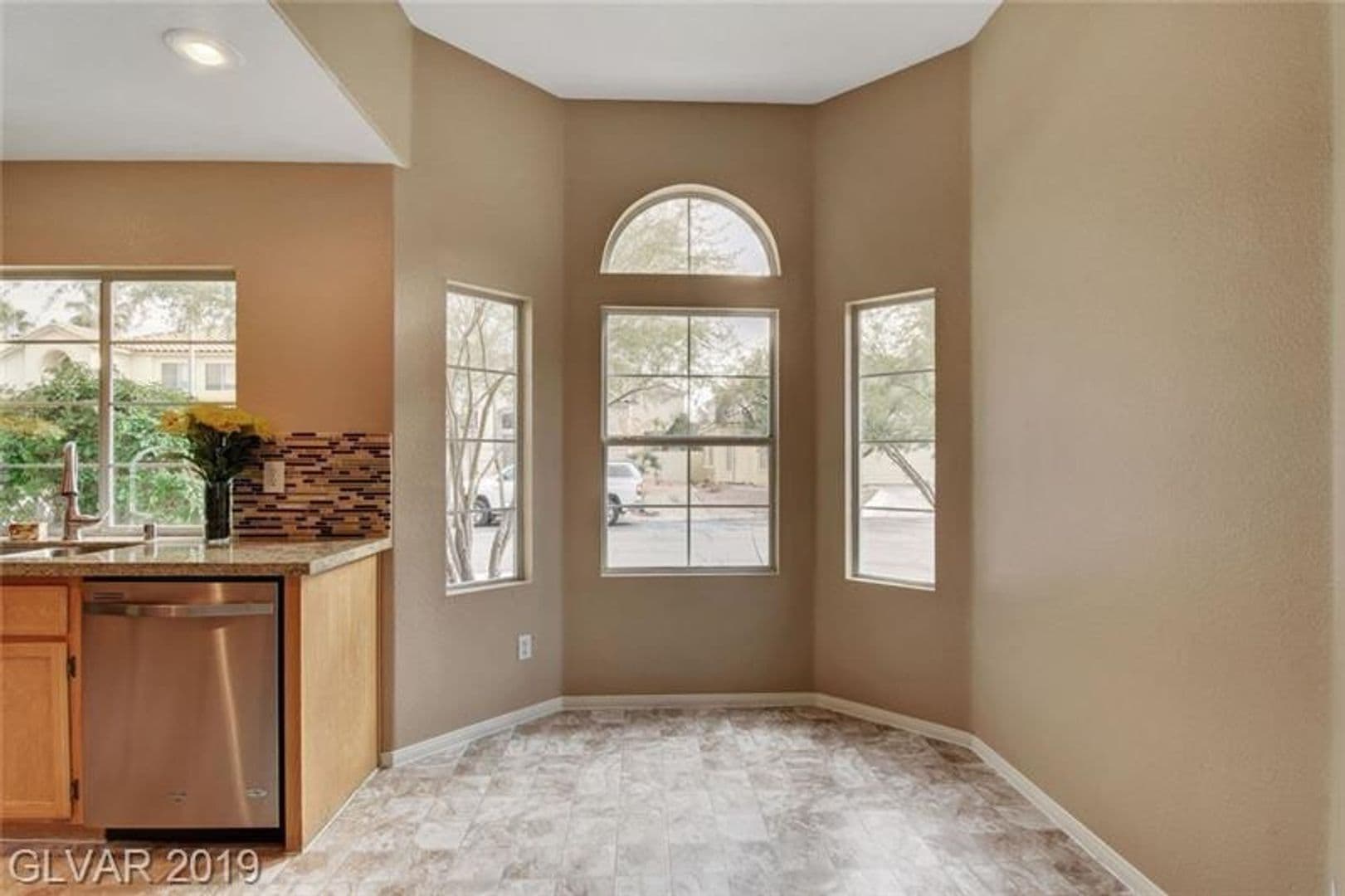 Henderson House: 2647 Ridgewater Circle