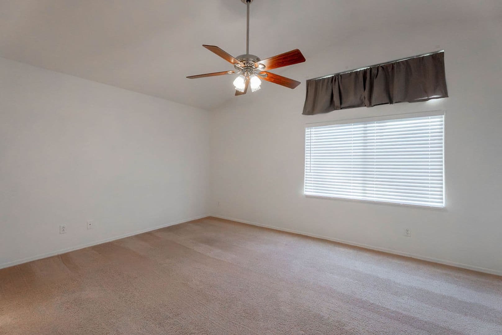 Las Vegas House: 8379 Rockefeller St