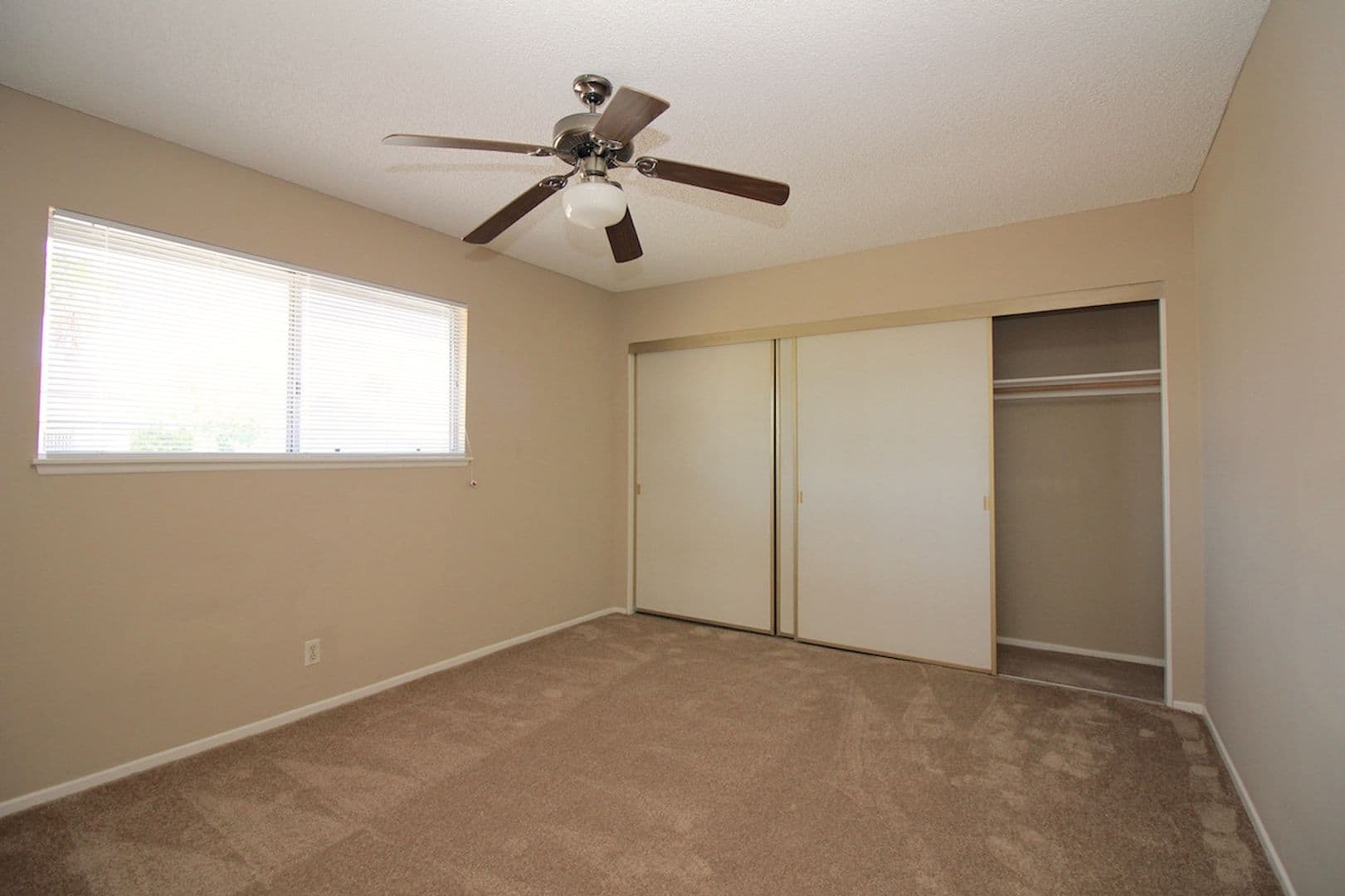 Las Vegas Condo: 1470 Elizabeth Ave #4