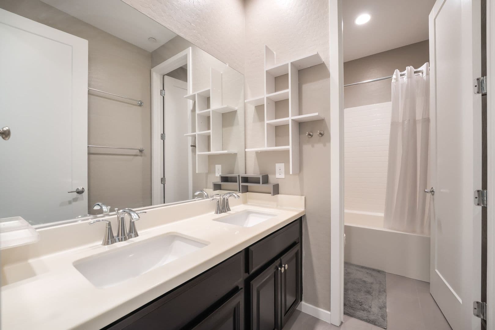 Henderson House: 813 Horizon Canyon Dr