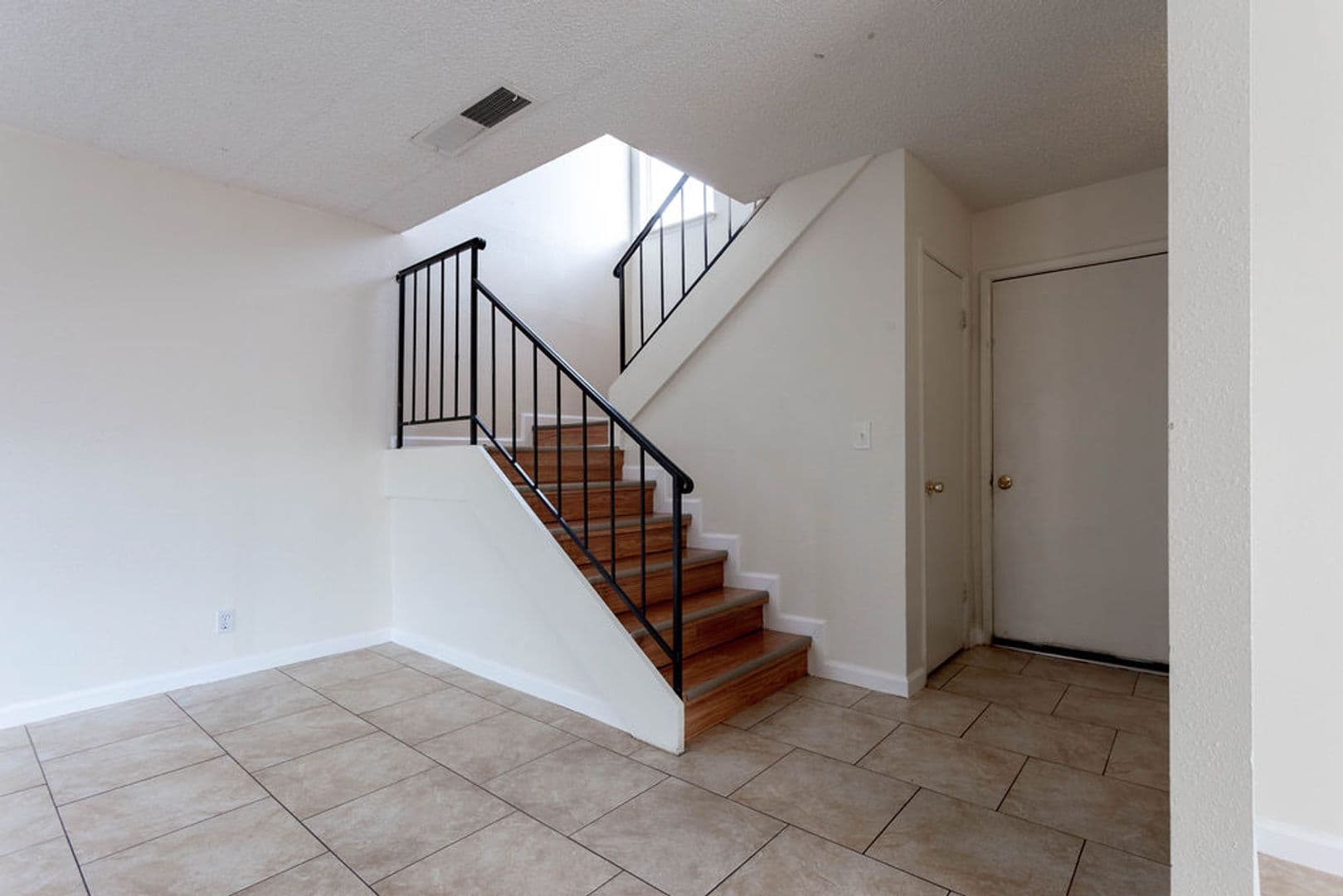Las Vegas Townhome: 4362 Caliente St #15