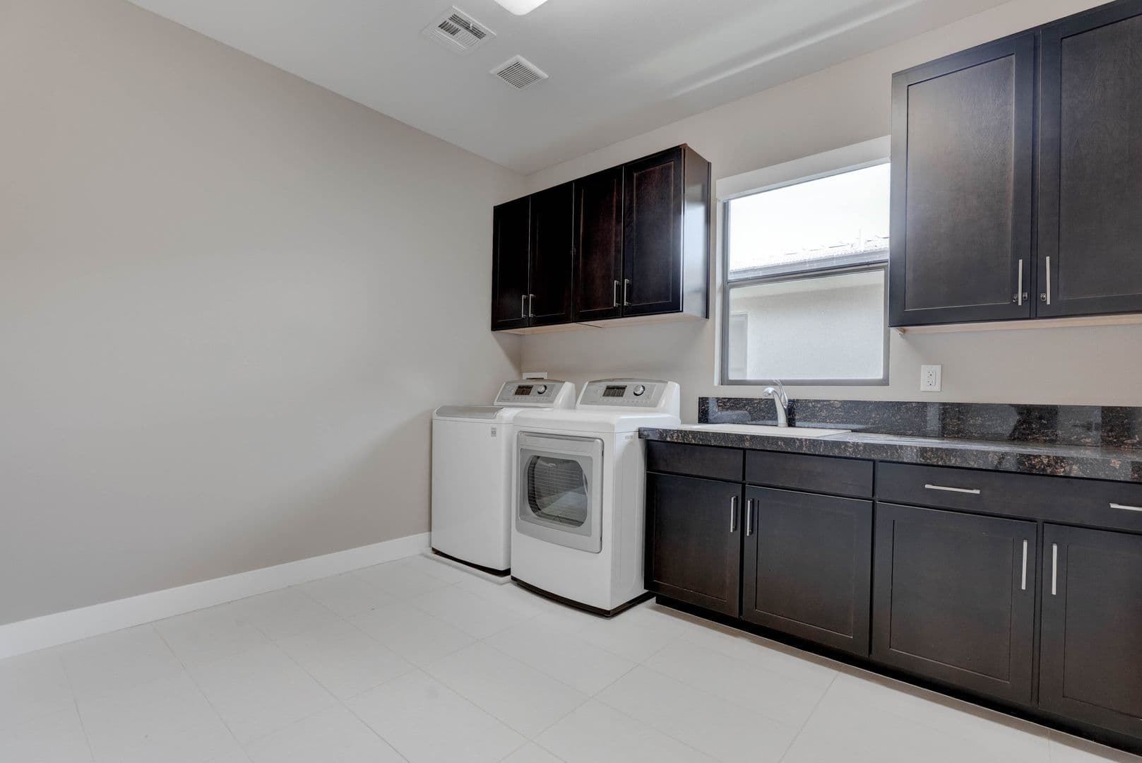 Las Vegas House: 86 Pristine Glen St