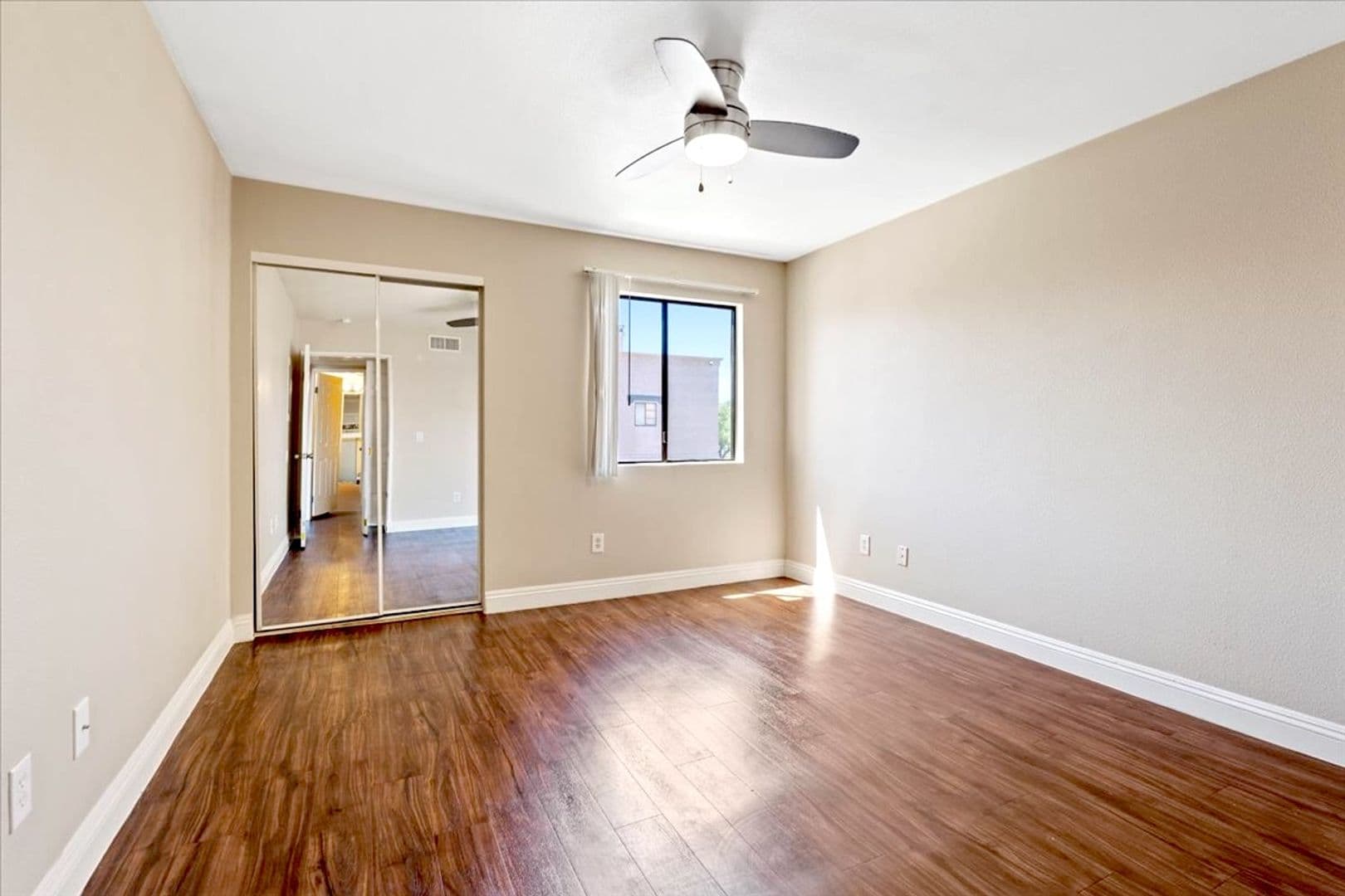Las Vegas House: 5154 S Jones Blvd #203