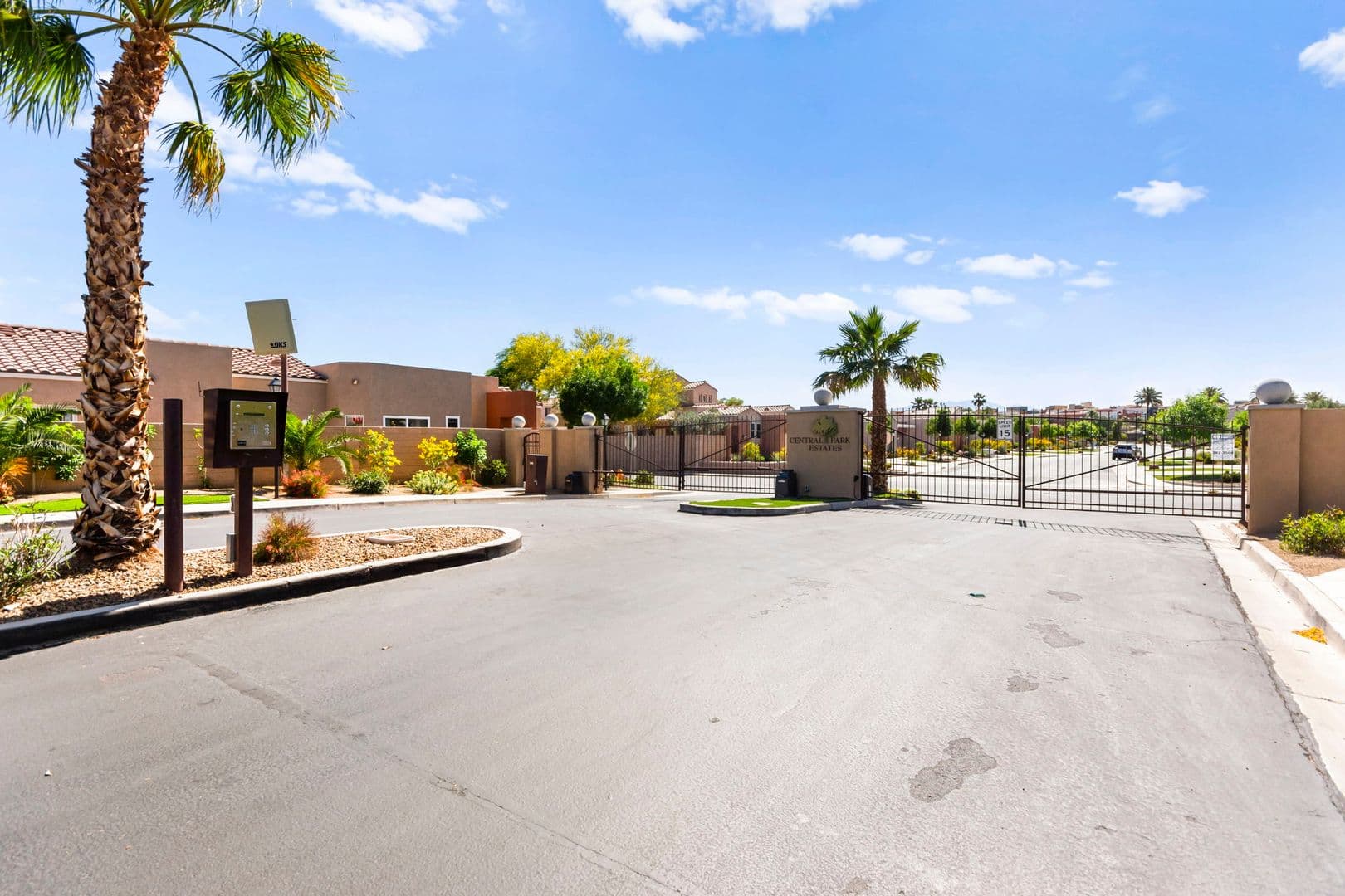 Las Vegas House: 174 Twin Towers Ave