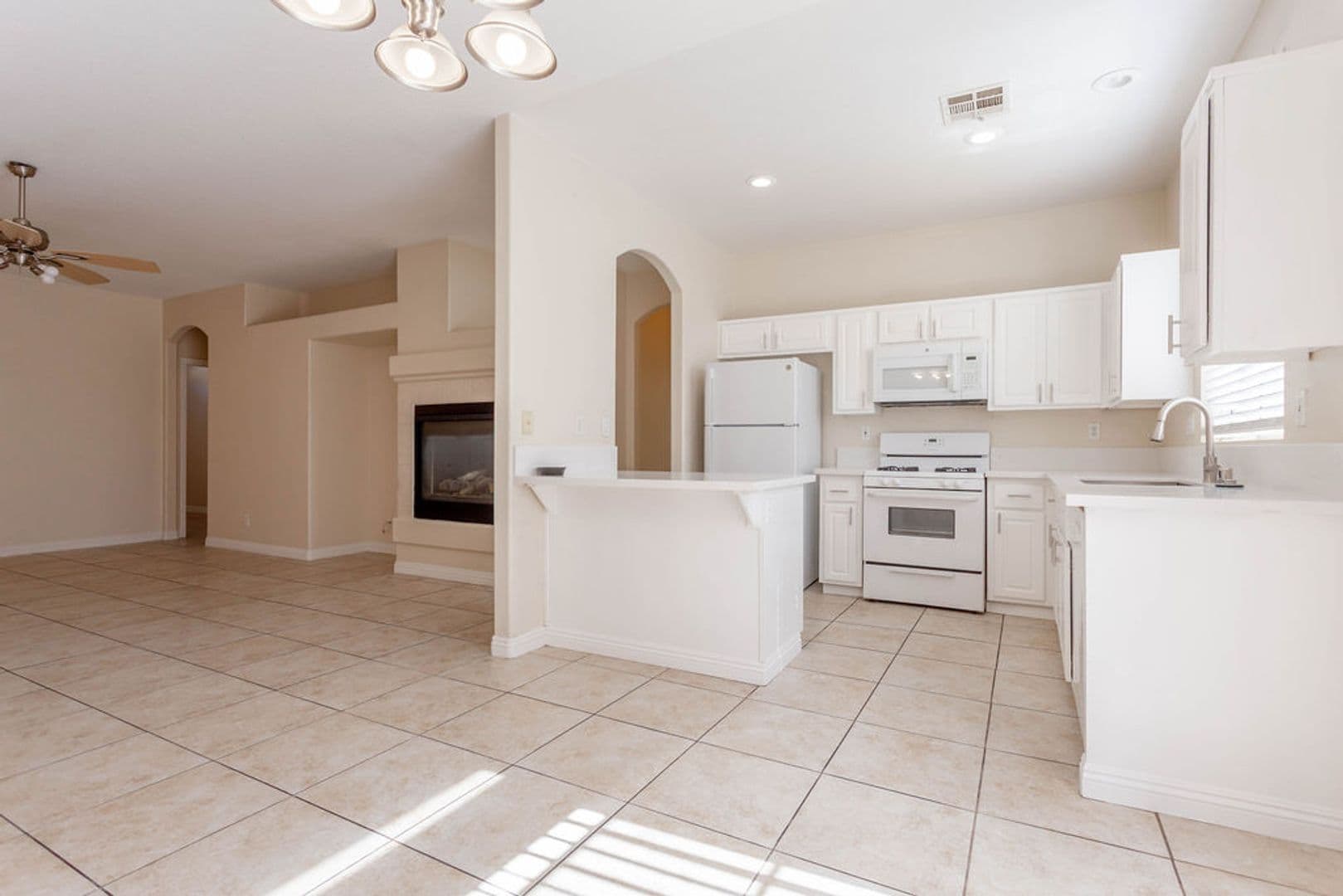 Henderson House: 1407 Hometown Ave
