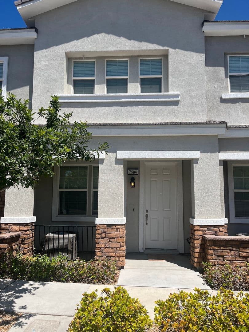 Las Vegas Townhome: 7584 Nicklin St