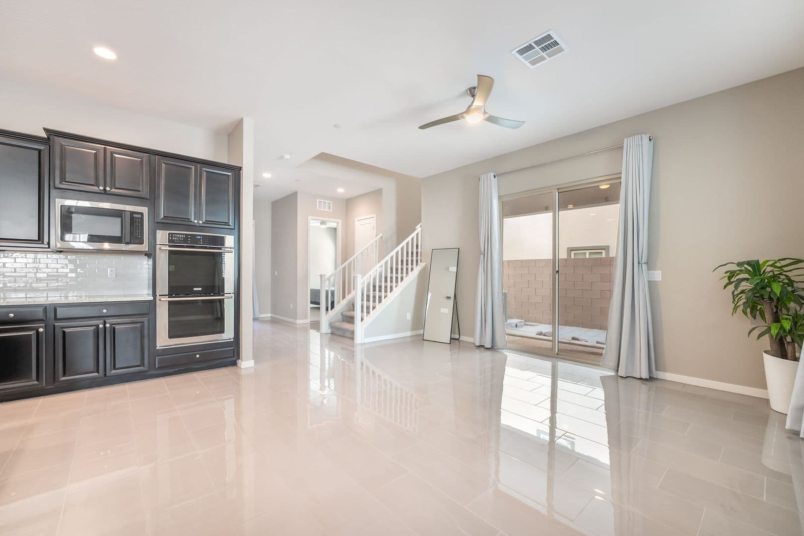 Henderson House: 813 Horizon Canyon Dr