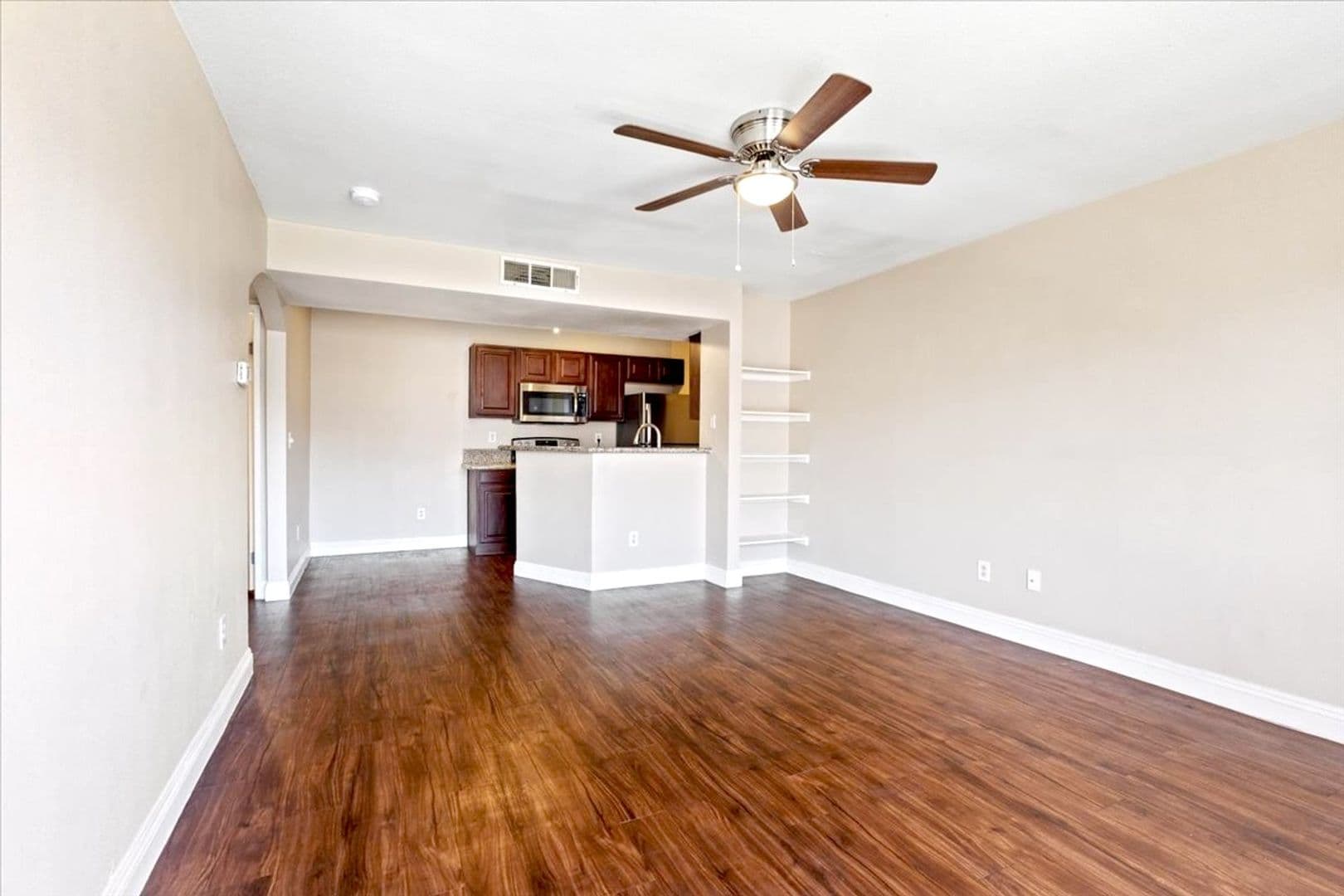 Las Vegas House: 5154 S Jones Blvd #203