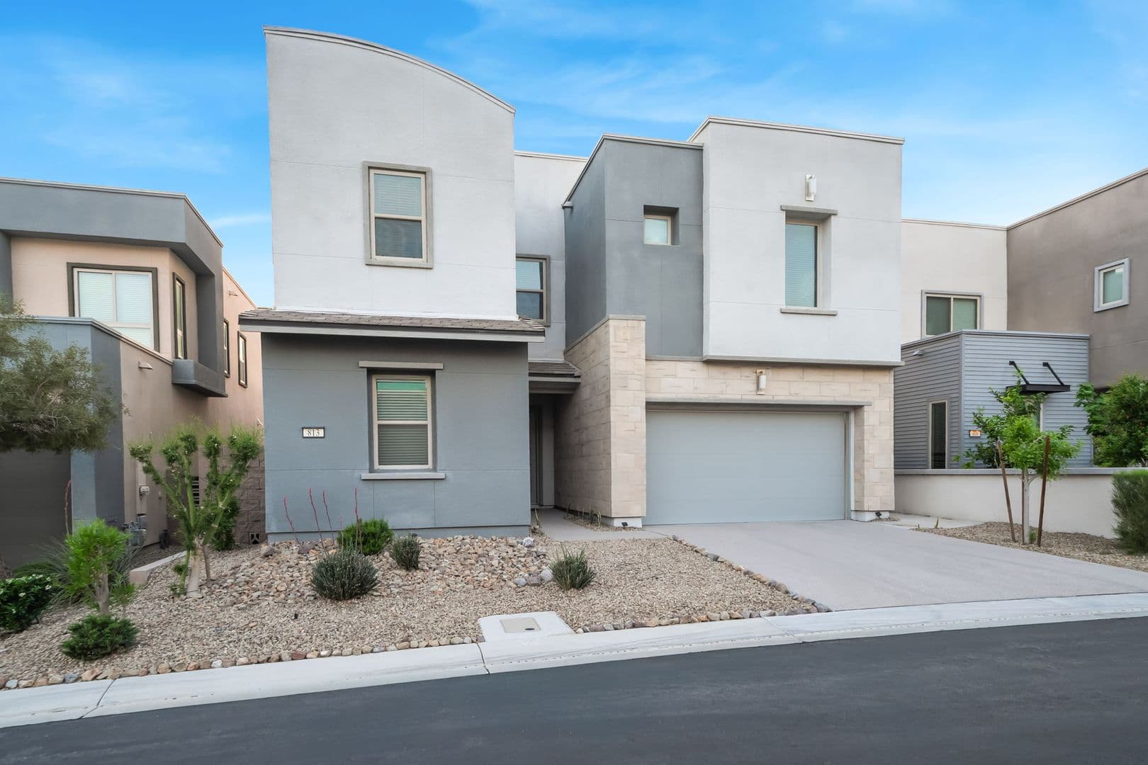 Henderson House: 813 Horizon Canyon Dr