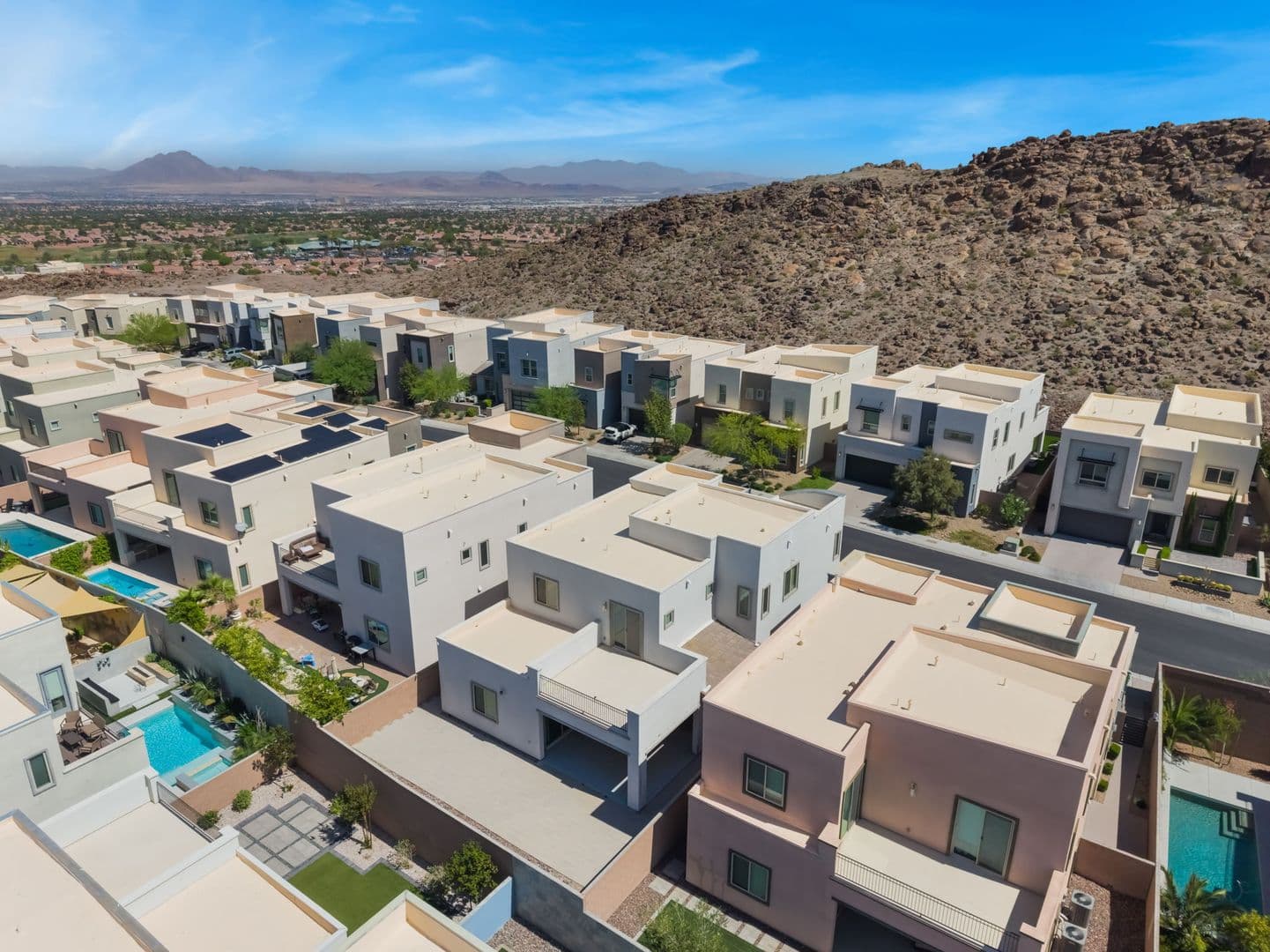Henderson House: 813 Horizon Canyon Dr