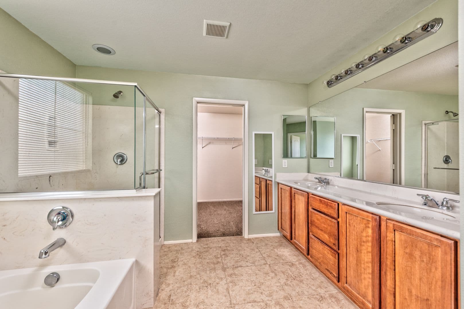 Henderson House: 3185 Sisley Garden Ave