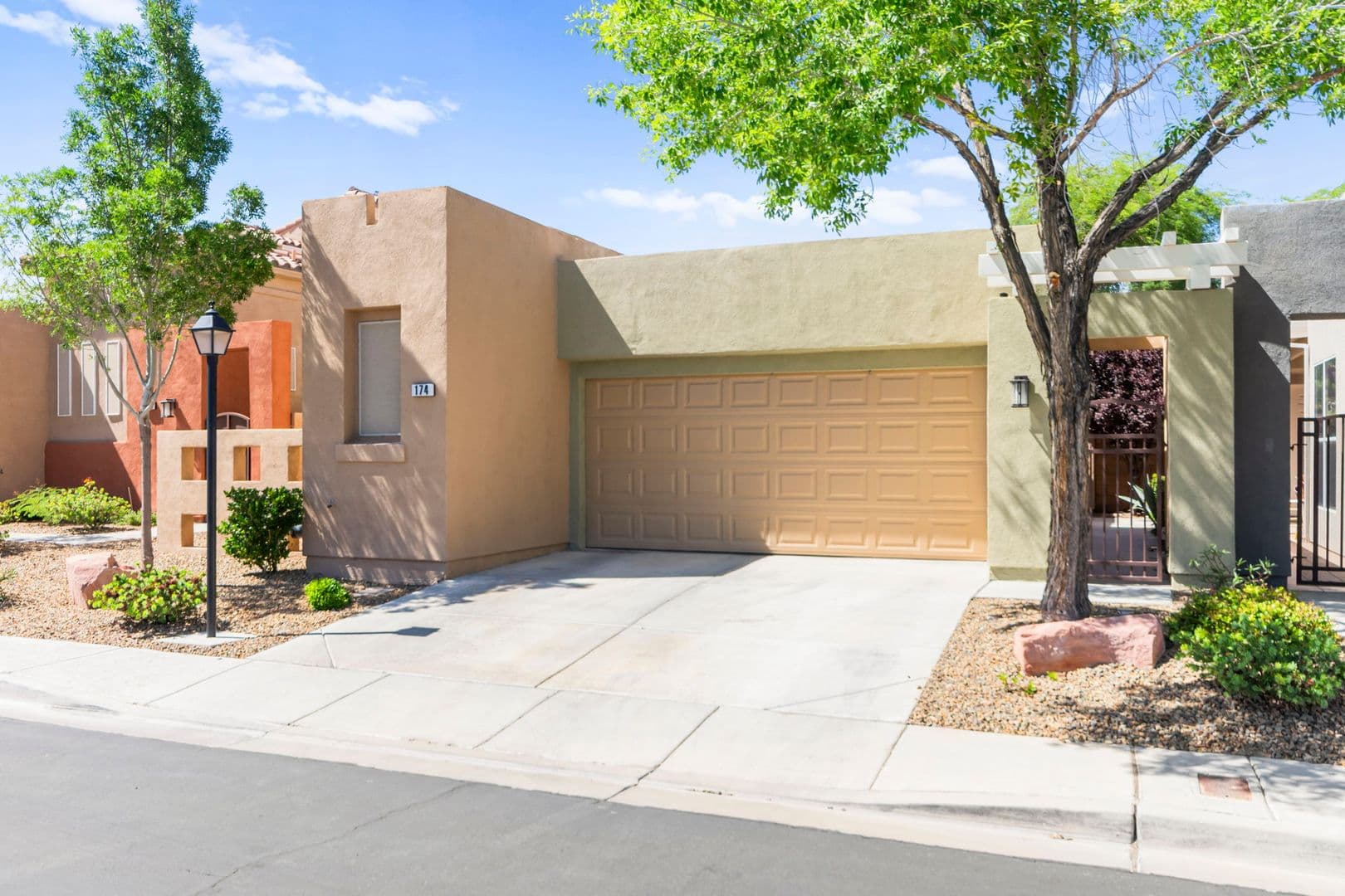 Las Vegas House: 174 Twin Towers Ave