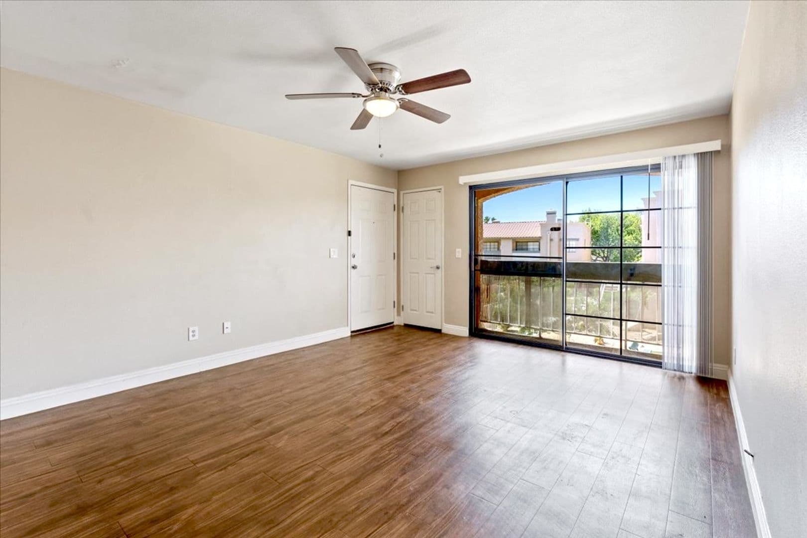 Las Vegas House: 5154 S Jones Blvd #203