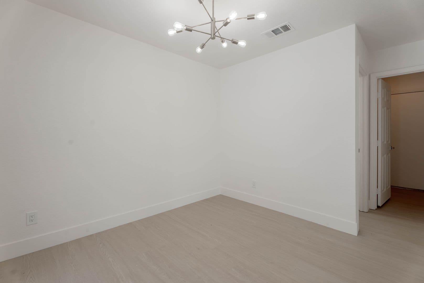 Henderson House: 2118 Fountain Springs Dr