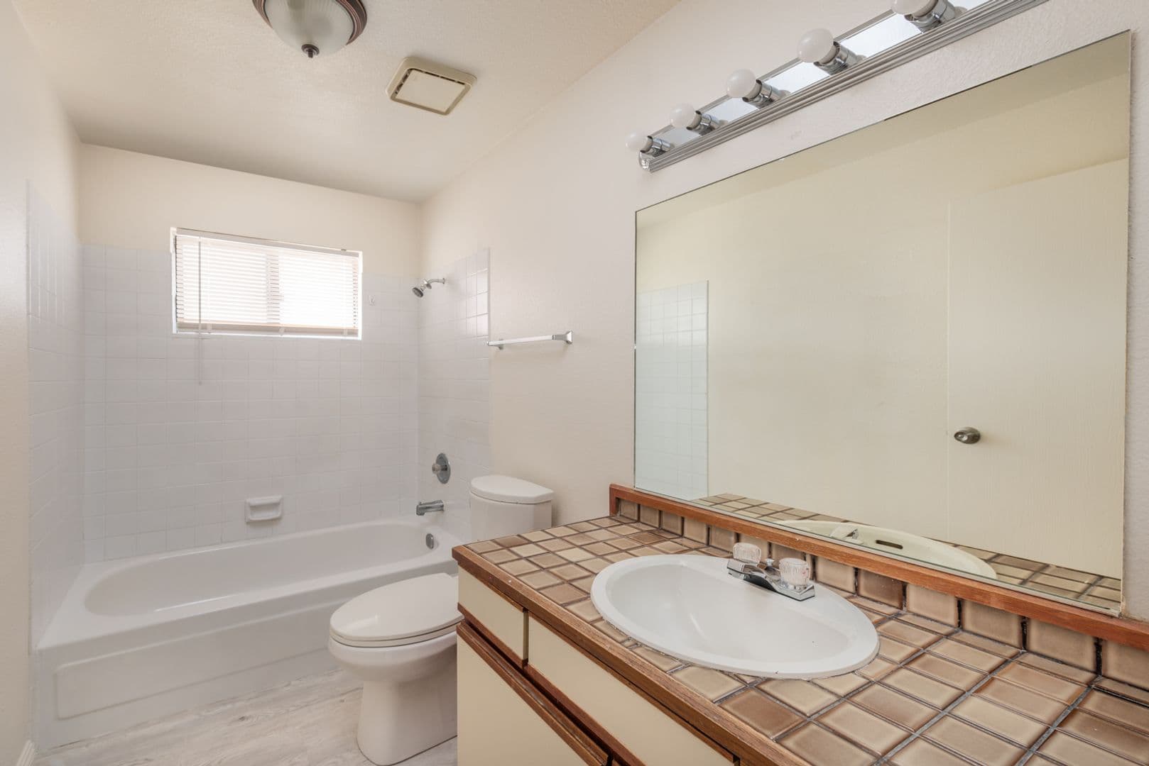 Las Vegas House: 2080 Karen Ave - B63