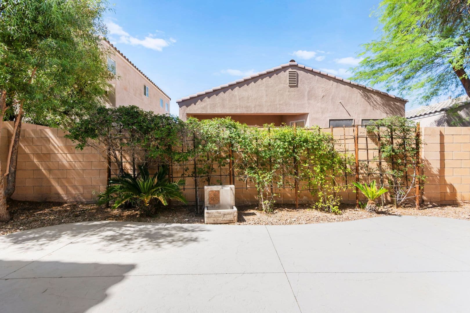 Las Vegas House: 174 Twin Towers Ave
