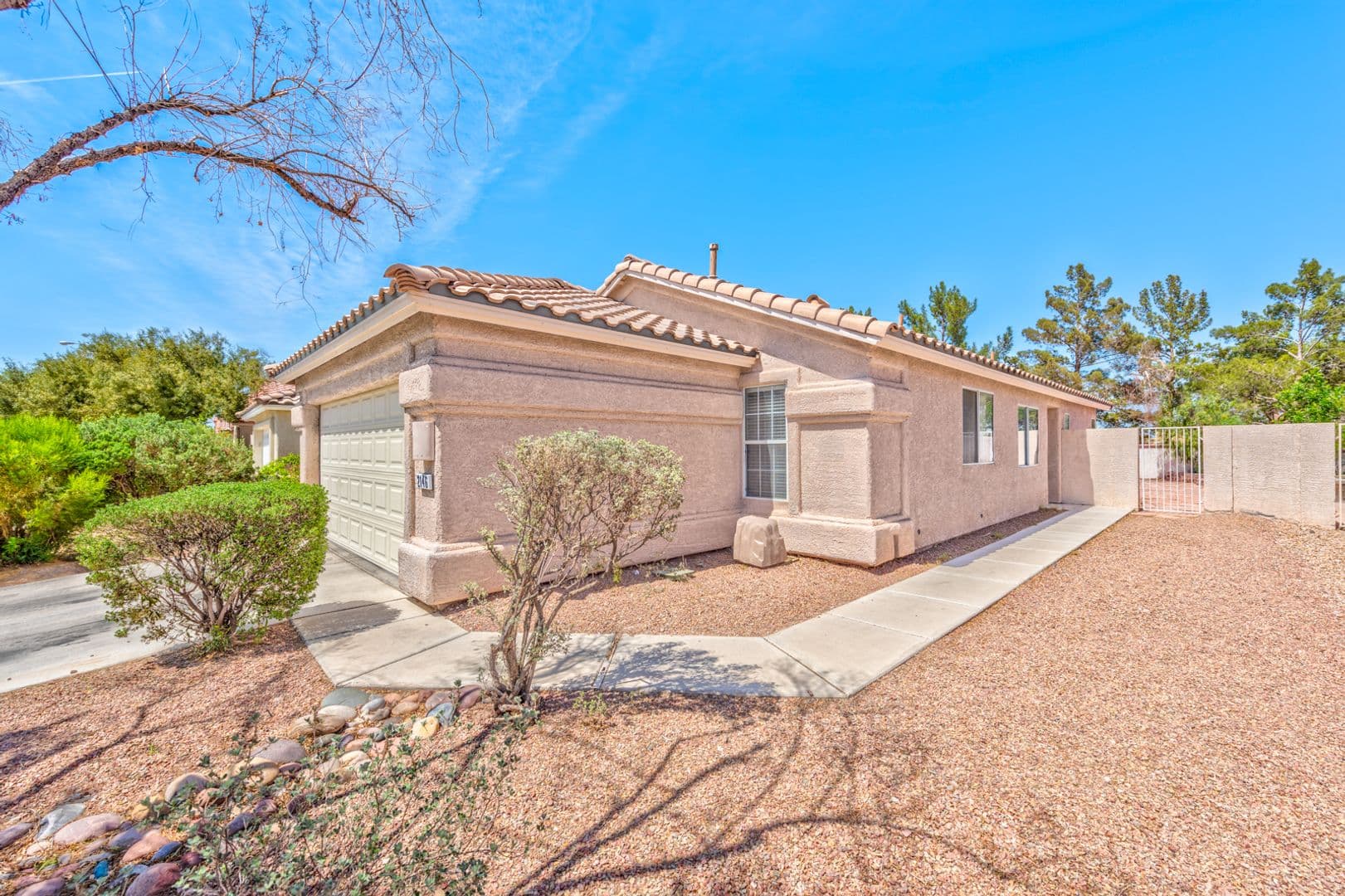 Henderson House: 2146 Sunset Vista Ave