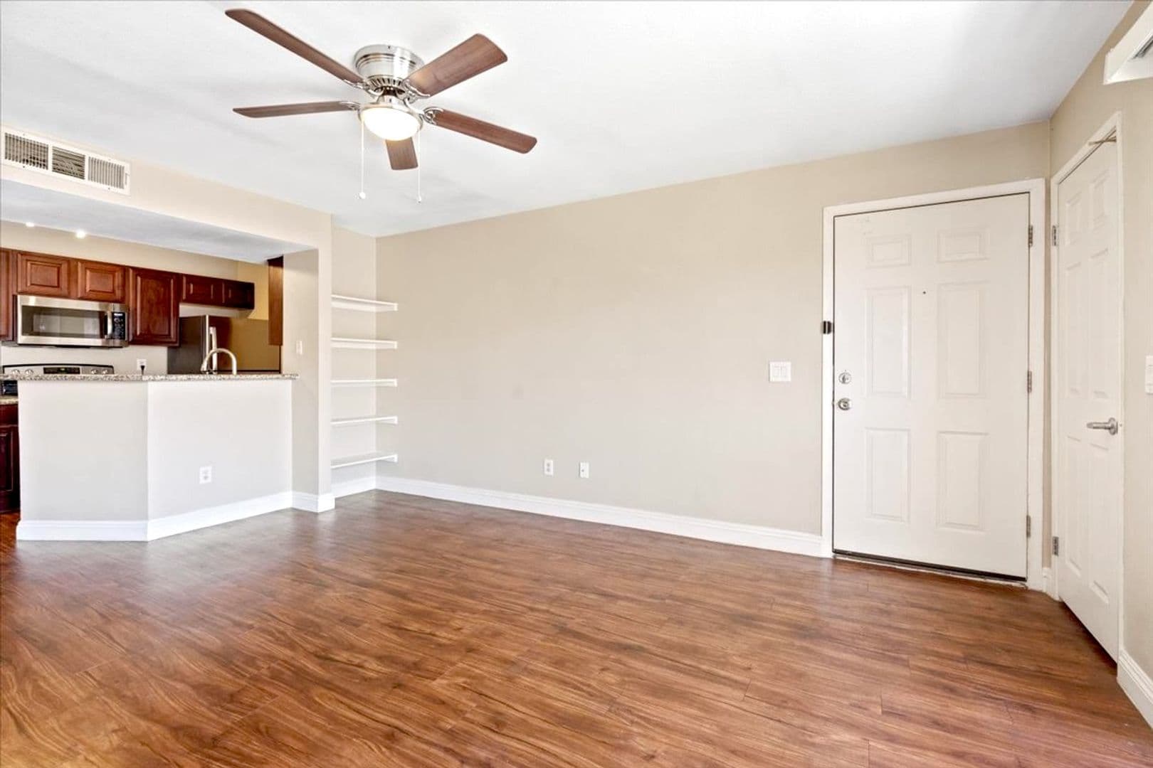 Las Vegas House: 5154 S Jones Blvd #203