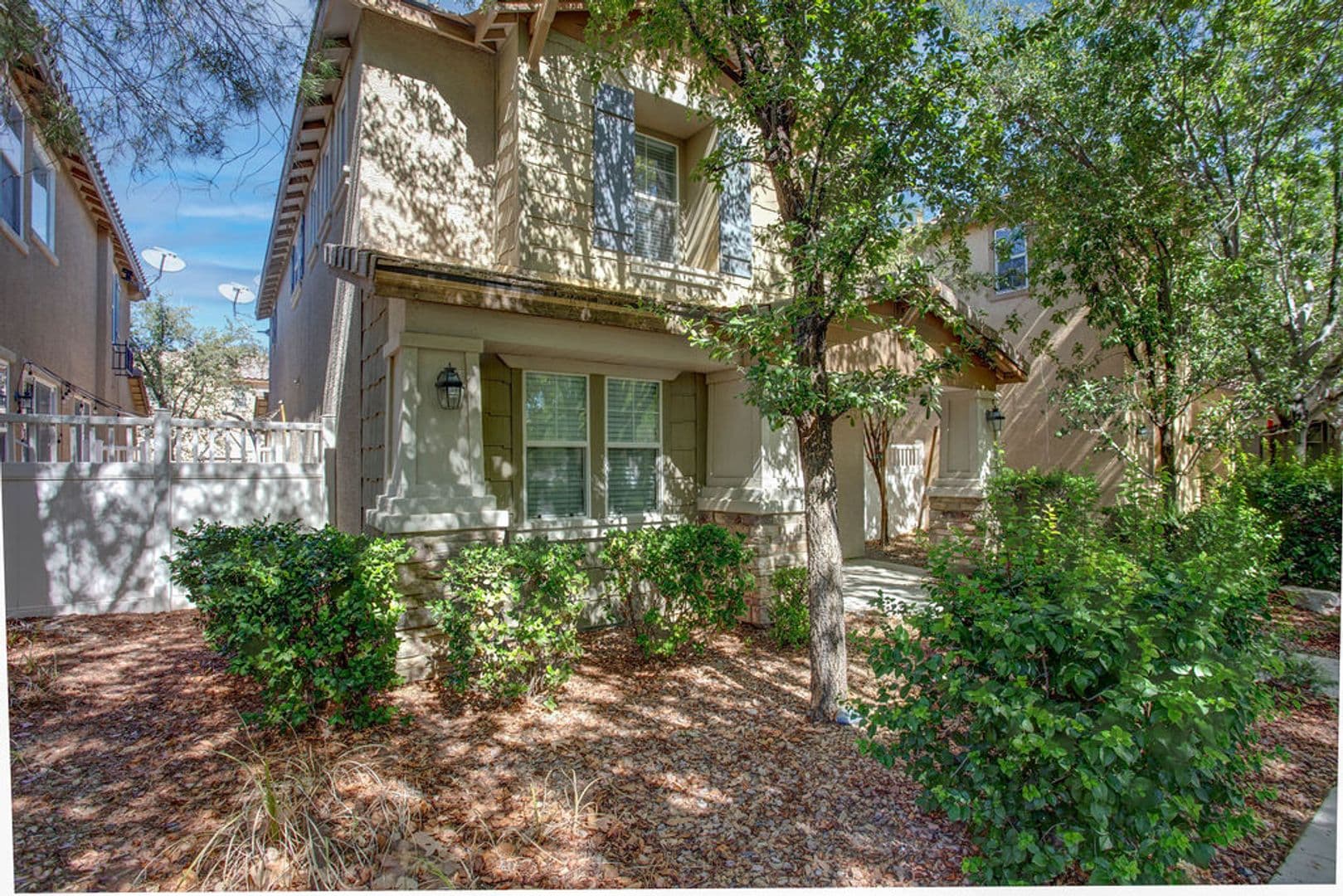 Henderson House: 3164 Degas Tapestry Ave