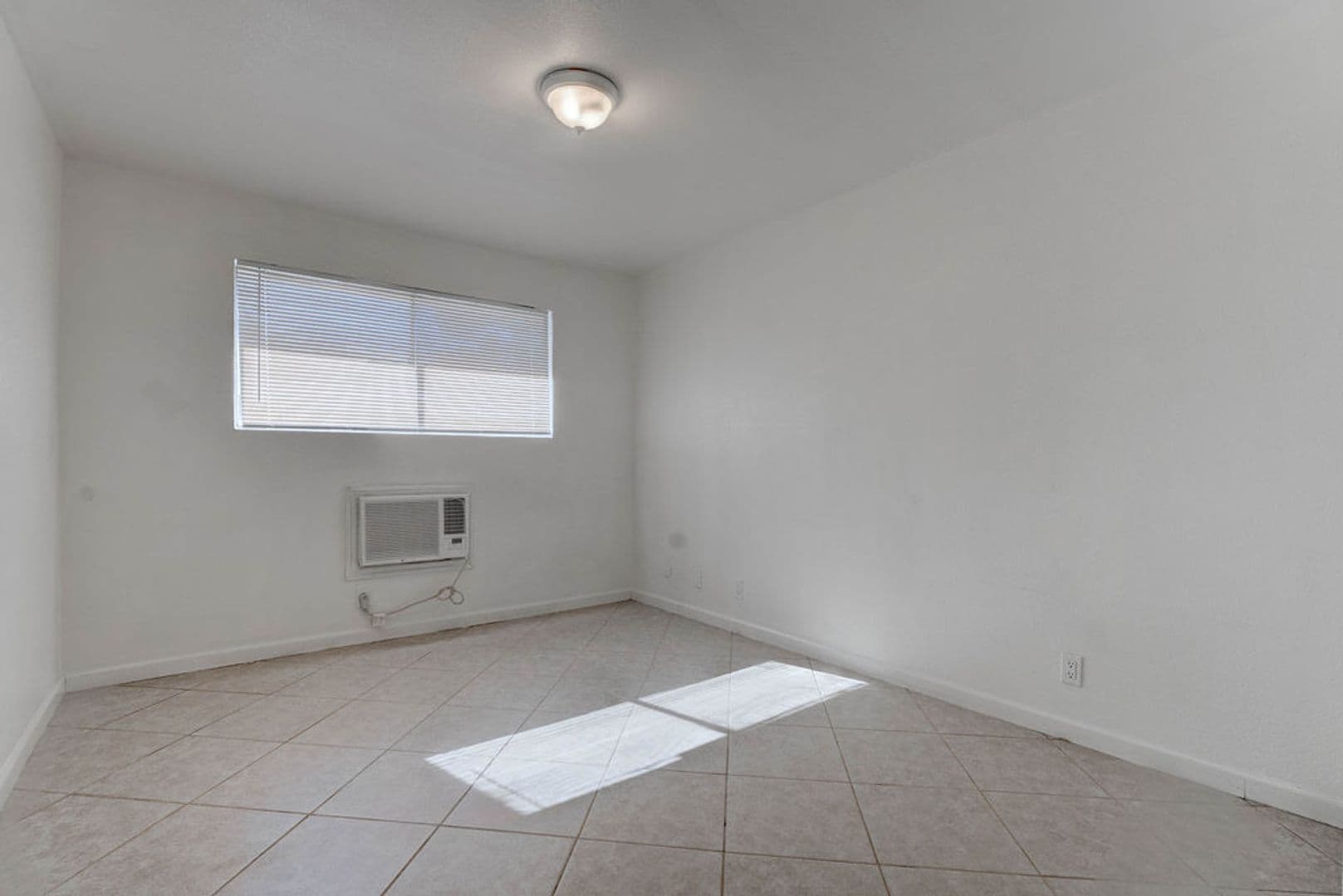 Las Vegas House: 5396 S. Swenson St #30
