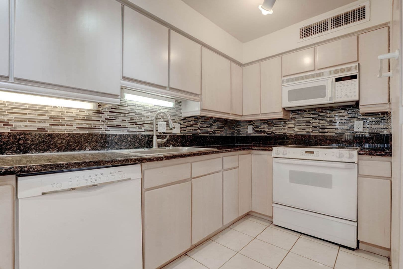 Las Vegas Condo: 3111 Bel Air Drive Apt. 3A