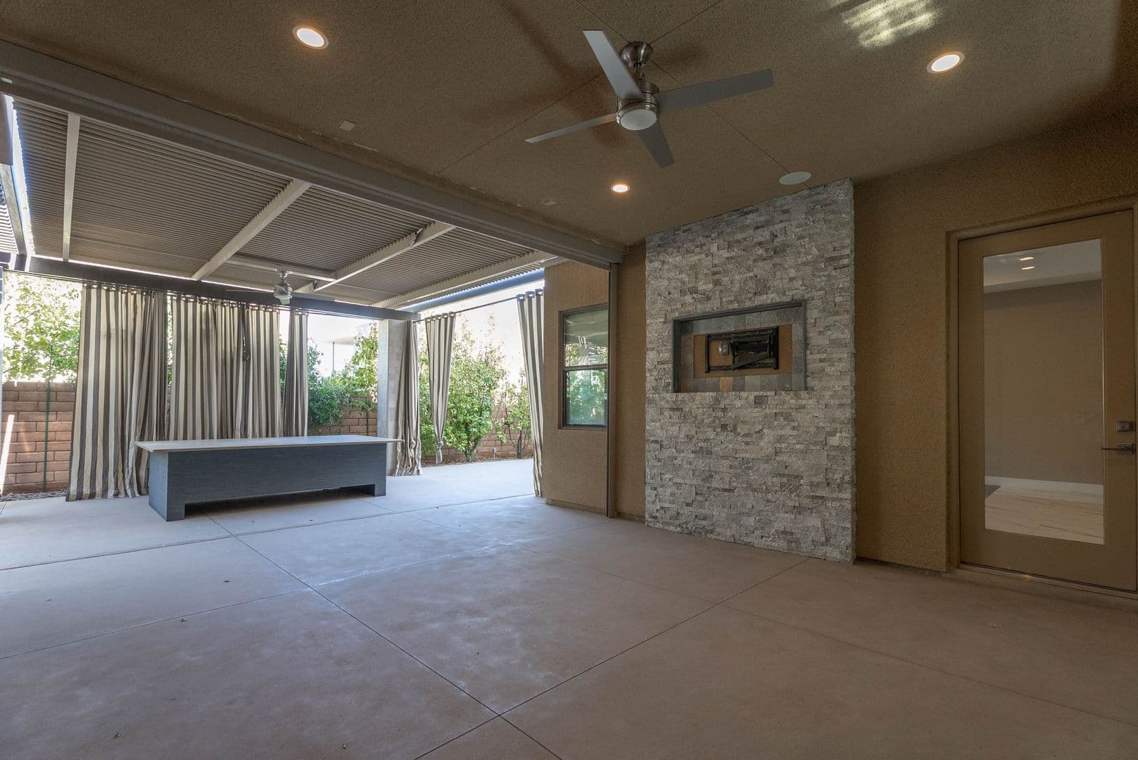 Las Vegas House: 86 Pristine Glen St