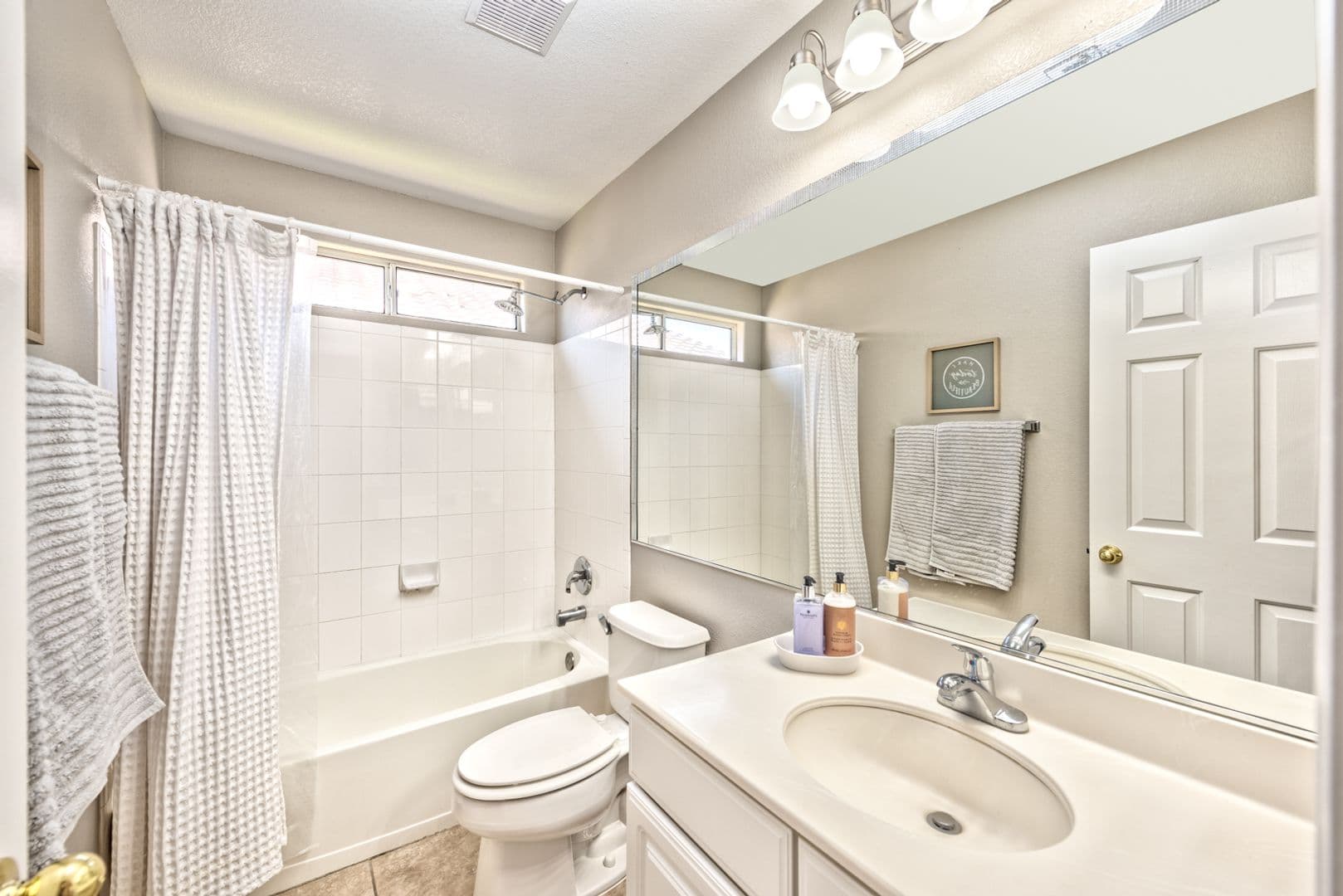 Henderson House: 2146 Sunset Vista Ave