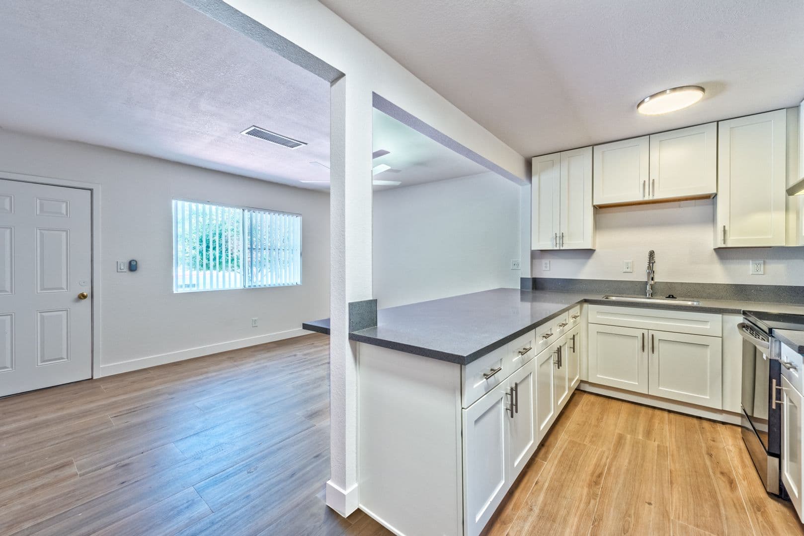 Henderson Apartment: 342 S Water St