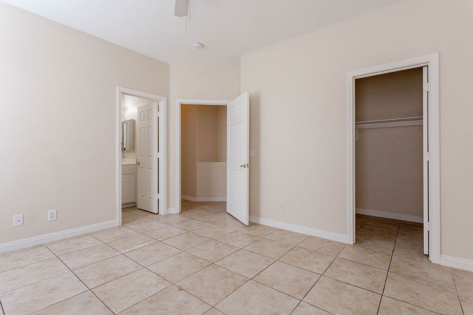 Henderson House: 1407 Hometown Ave