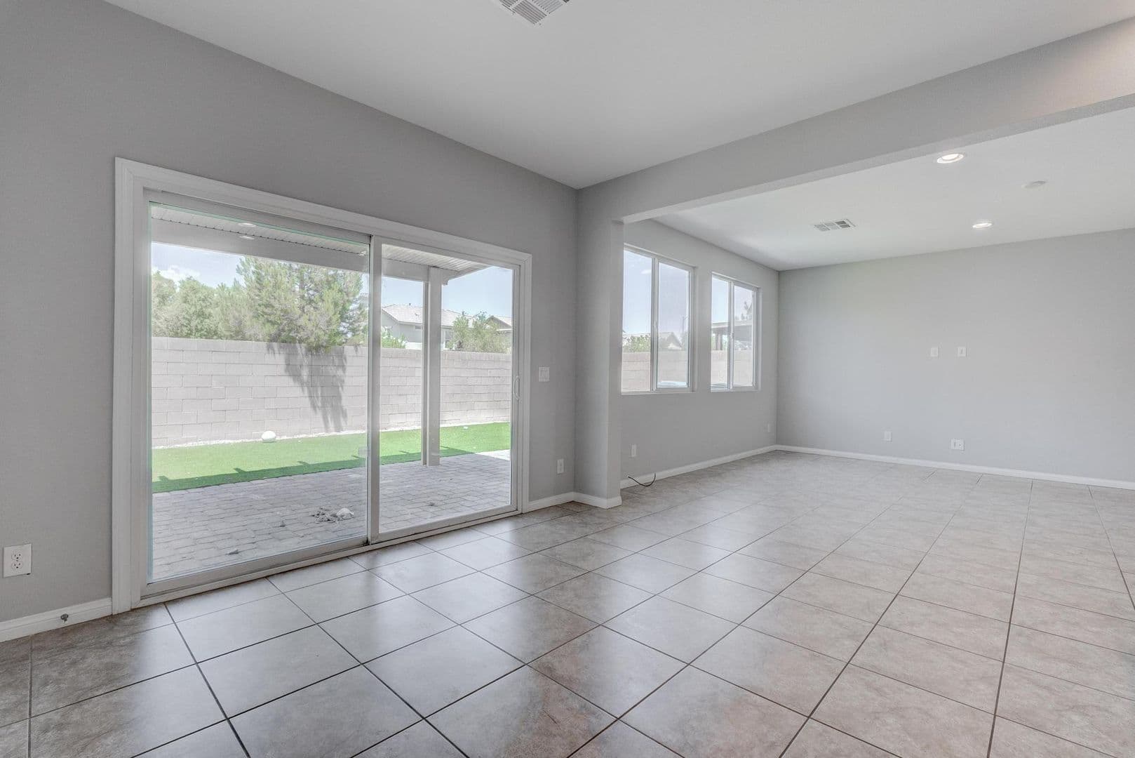 North Las Vegas House: 114 Manzanita Falls Ave