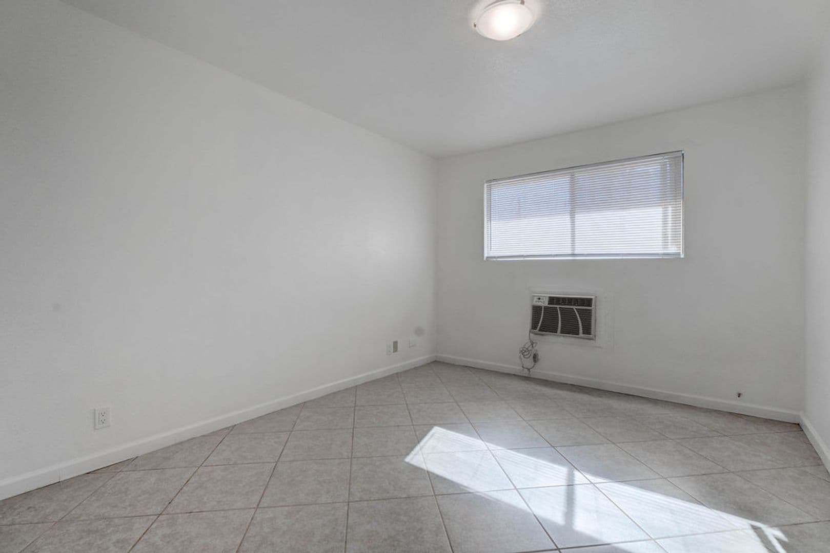 Las Vegas House: 5396 S. Swenson St #30