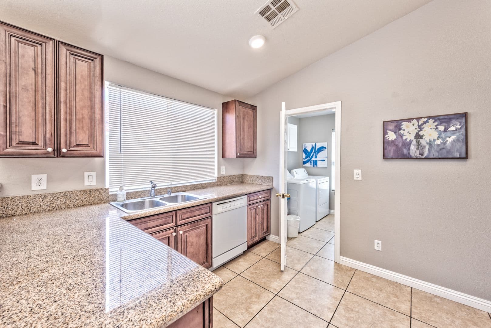 Henderson House: 2146 Sunset Vista Ave