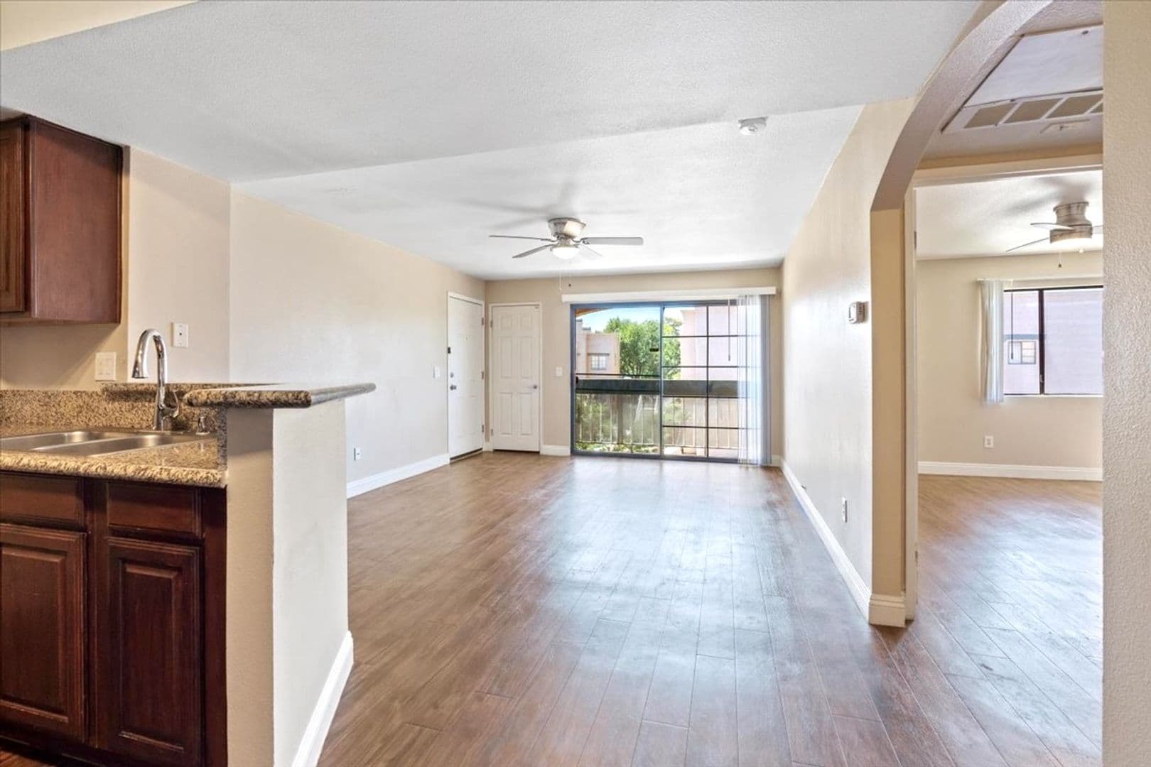 Las Vegas House: 5154 S Jones Blvd #203