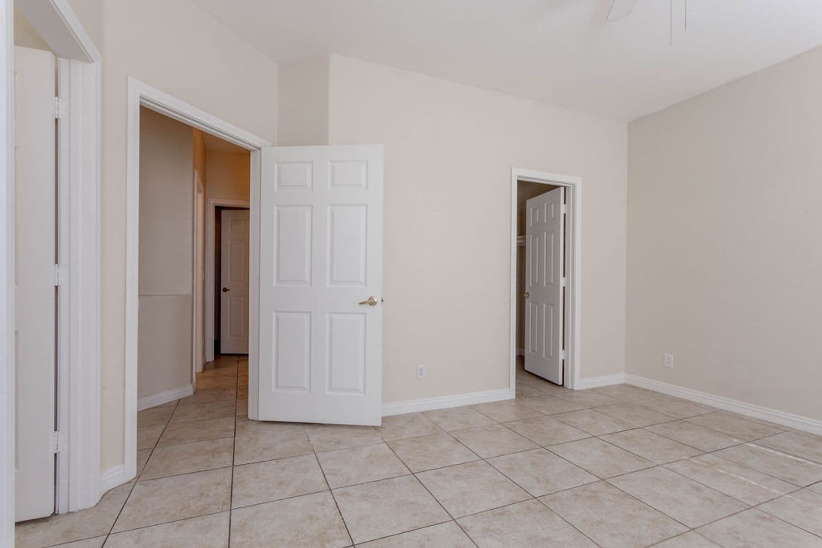 Henderson House: 1407 Hometown Ave