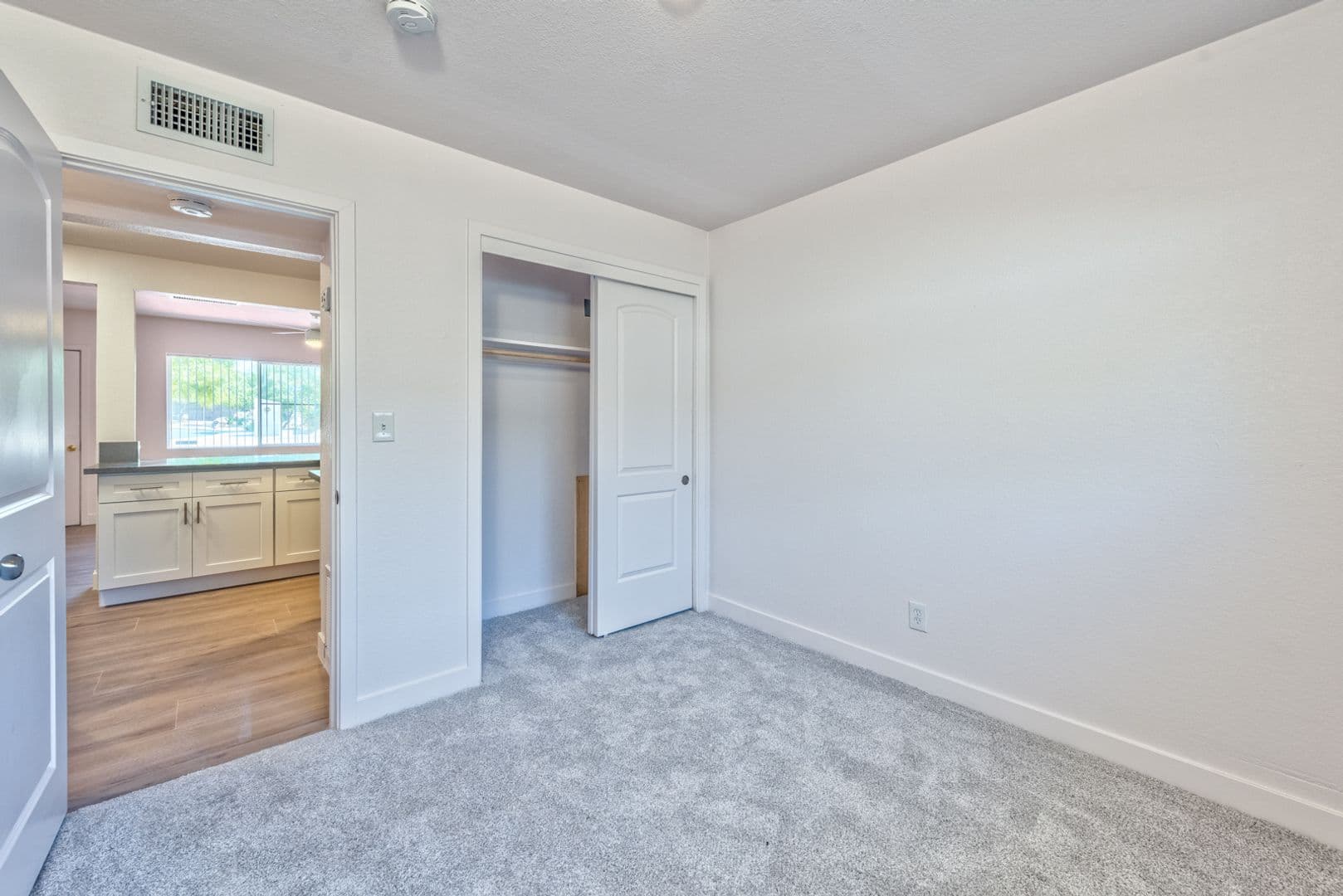 Henderson Apartment: 342 S Water St
