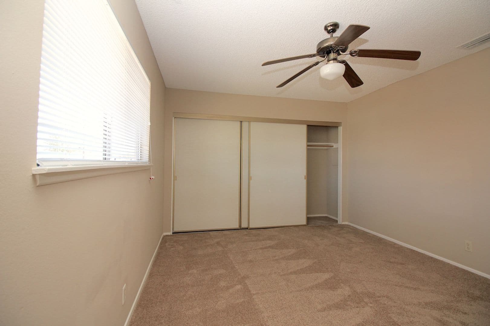 Las Vegas Condo: 1470 Elizabeth Ave #4