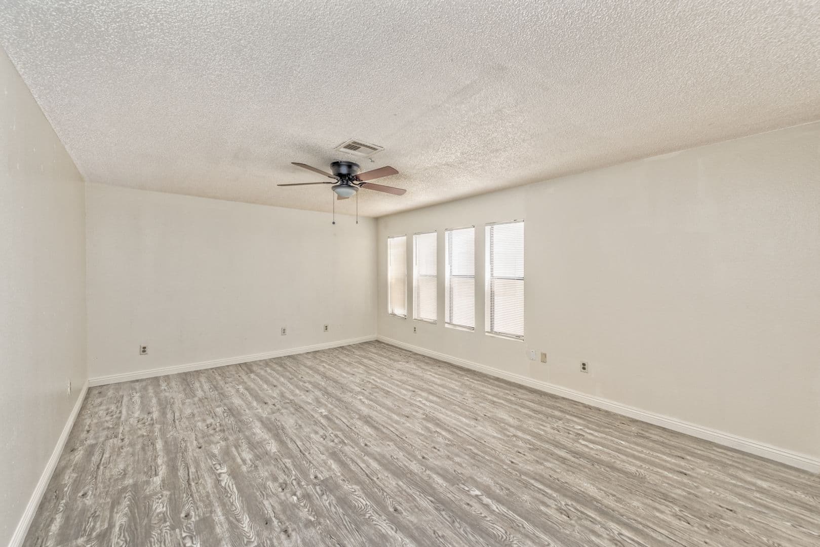 Las Vegas House: 2080 Karen Ave - B63