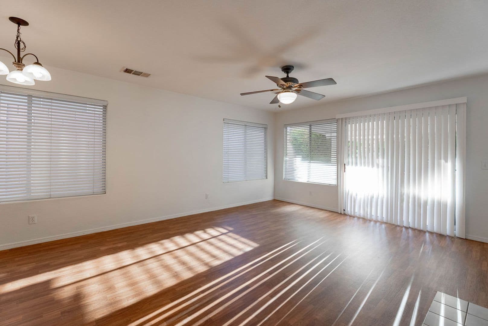 Las Vegas House: 8379 Rockefeller St
