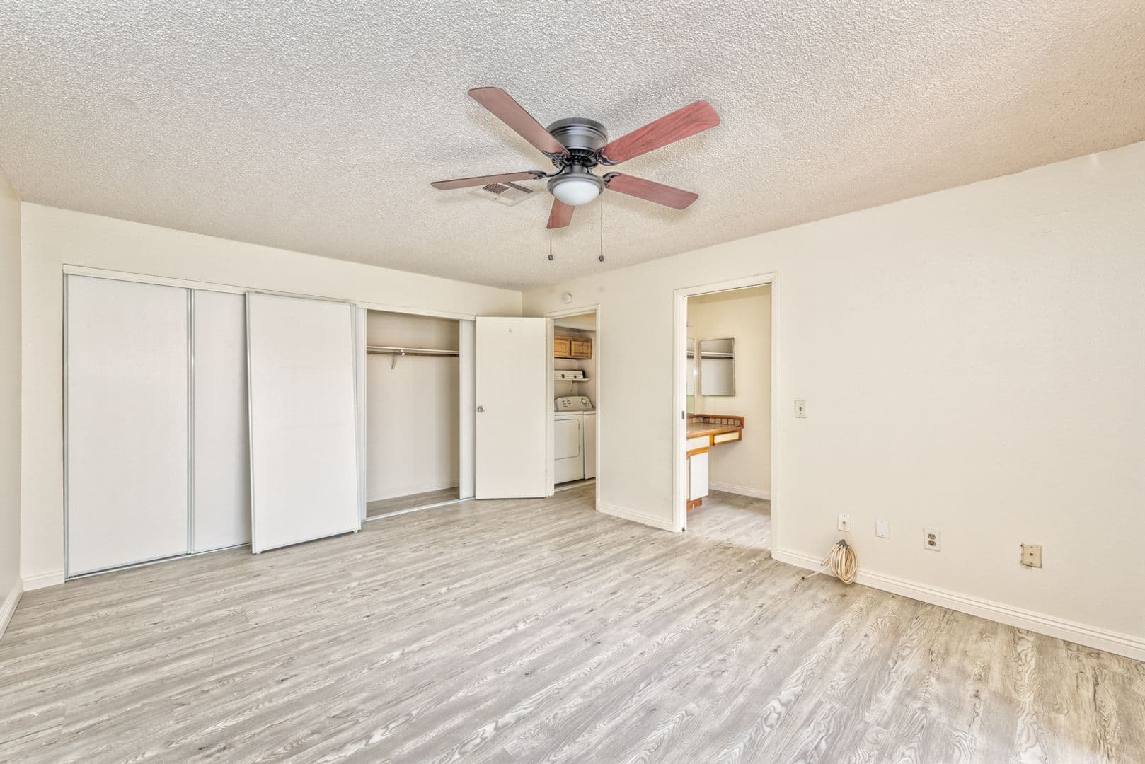Las Vegas House: 2080 Karen Ave - B63
