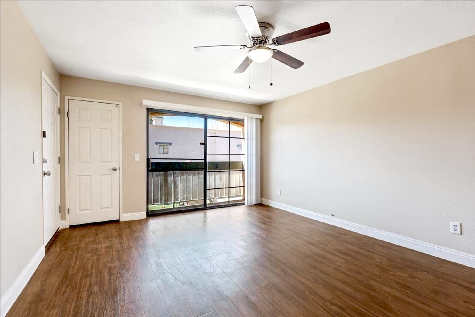 Las Vegas House: 5154 S Jones Blvd #203