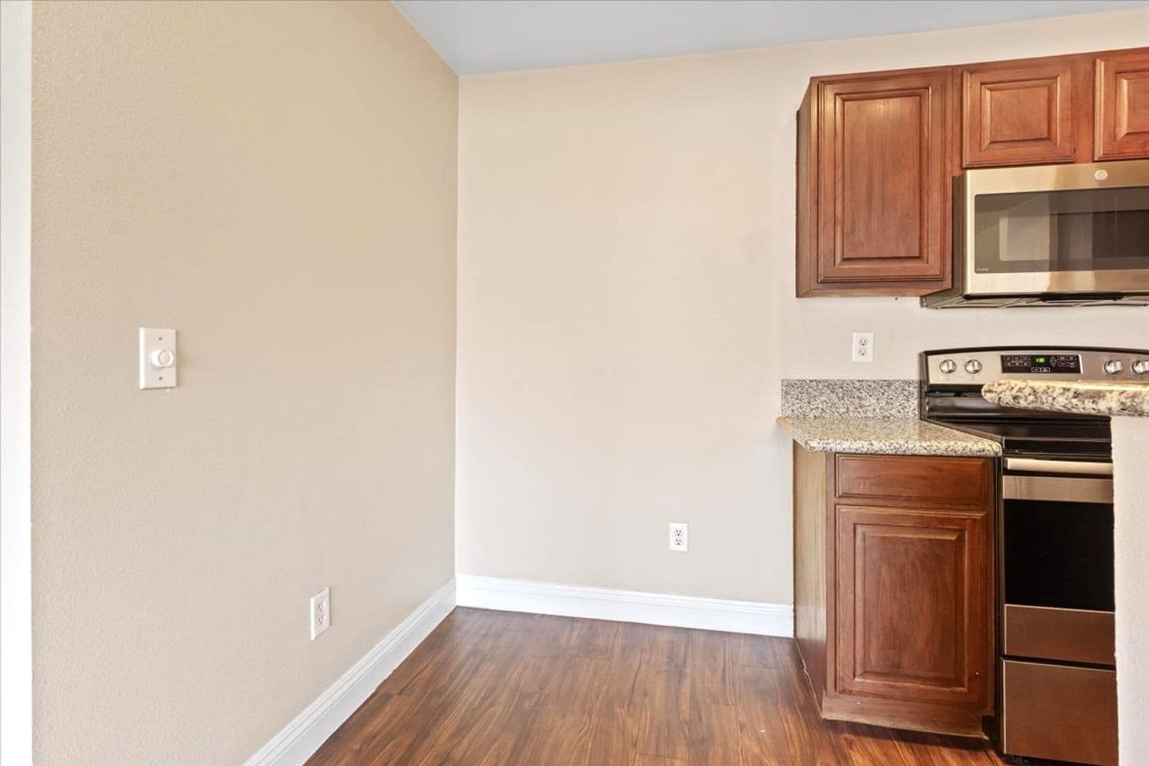 Las Vegas House: 5154 S Jones Blvd #203