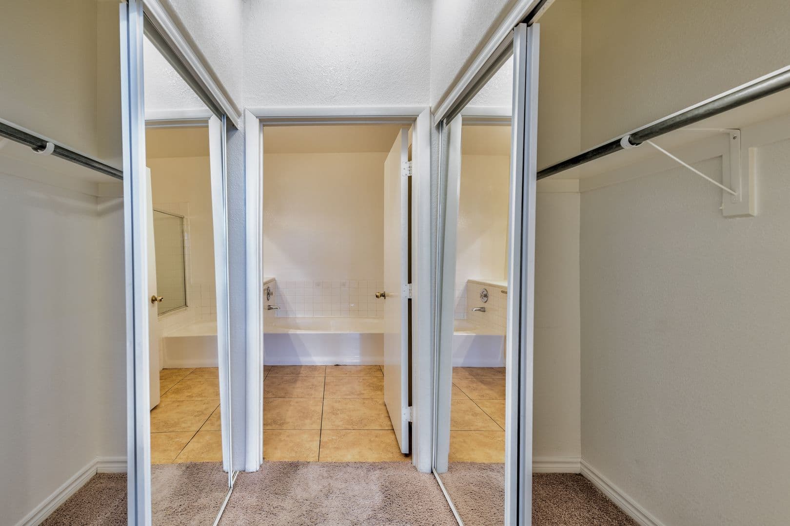Henderson Condo: 2201 Ramsgate Dr #118