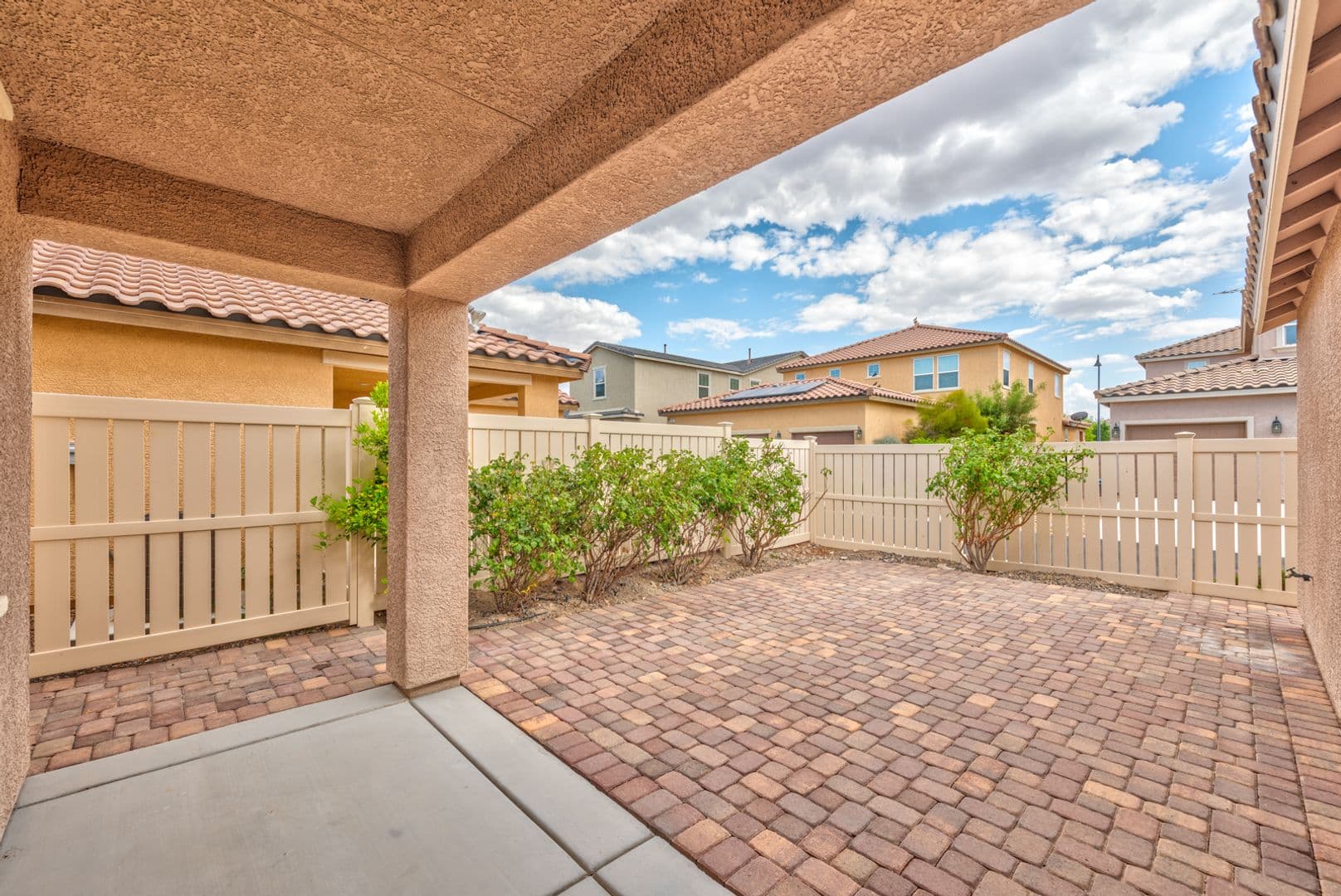 Henderson House: 3185 Sisley Garden Ave