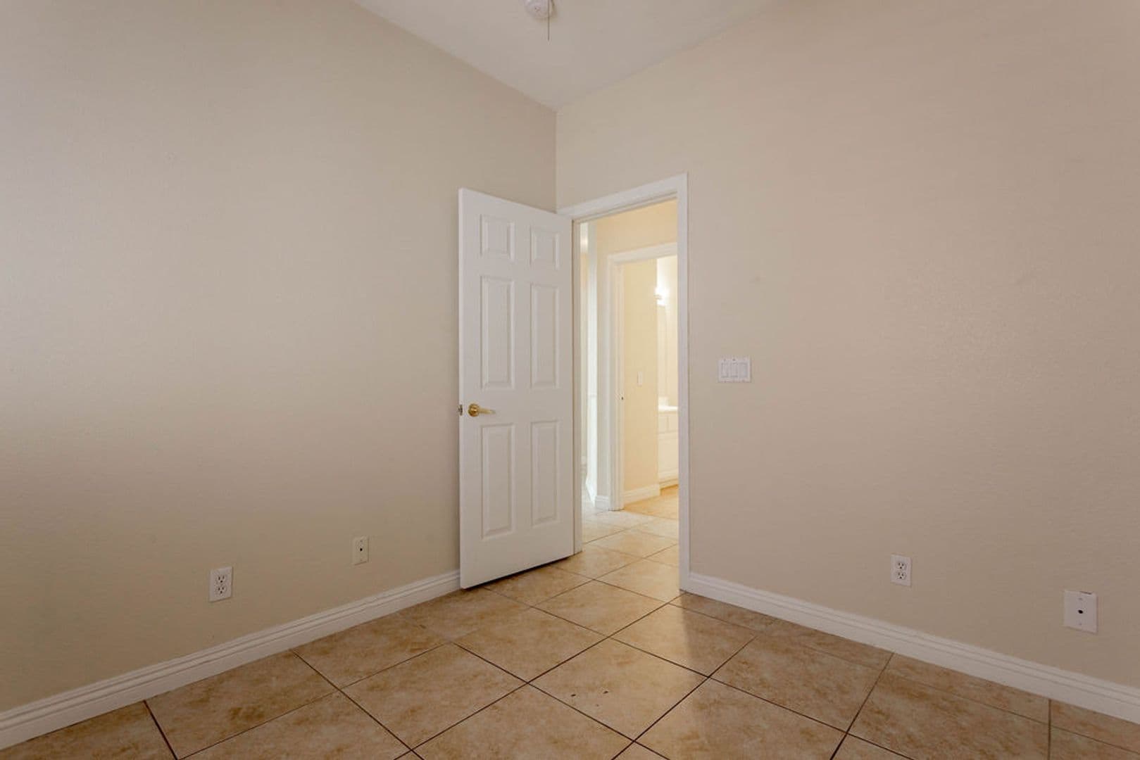 Henderson House: 1407 Hometown Ave